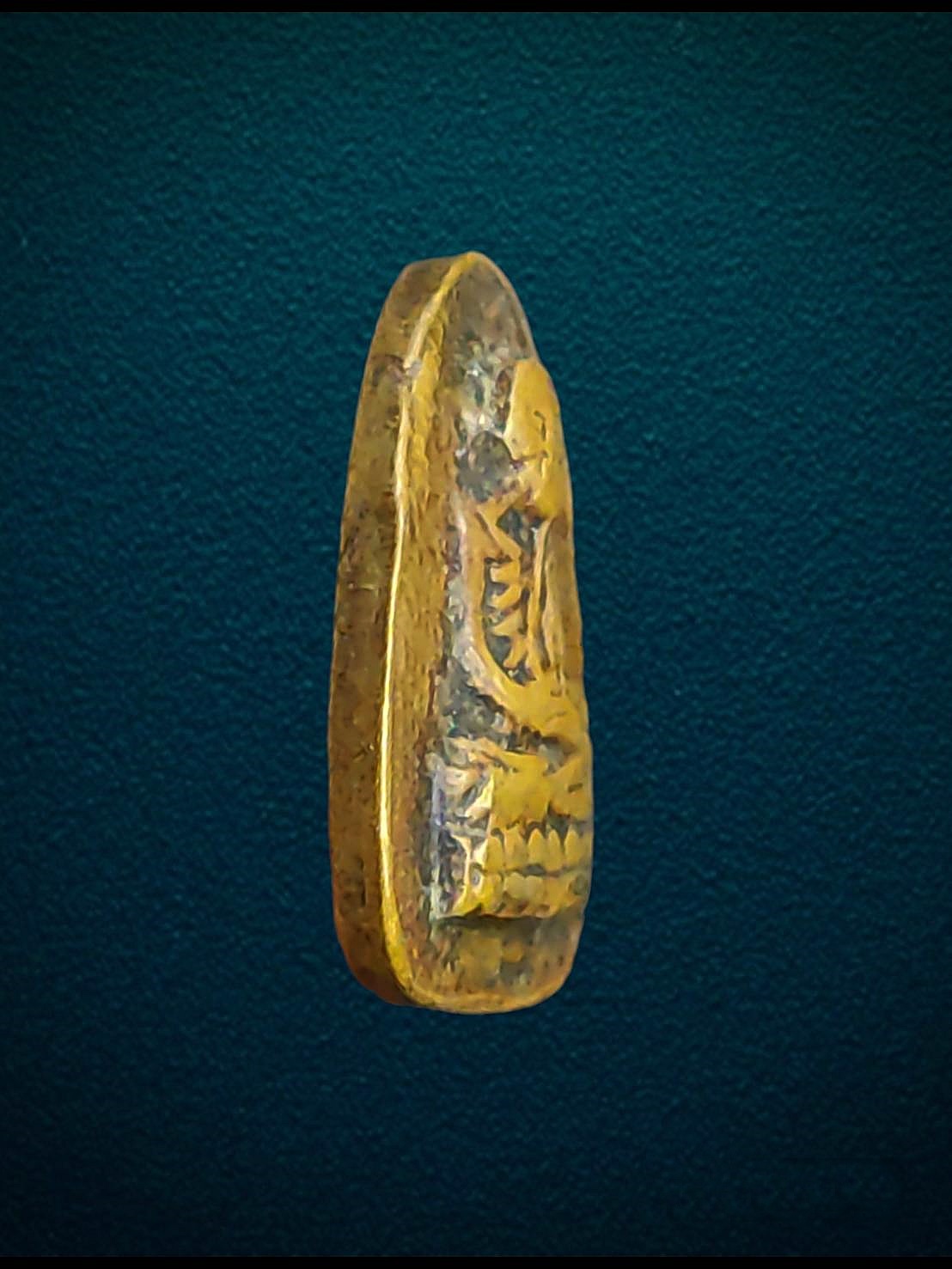 เหรียญหลวงปู่ทวดพิมพ์เล็บมือ หลังนางกวัก ร้านทองสร้างถวาย ปี2508