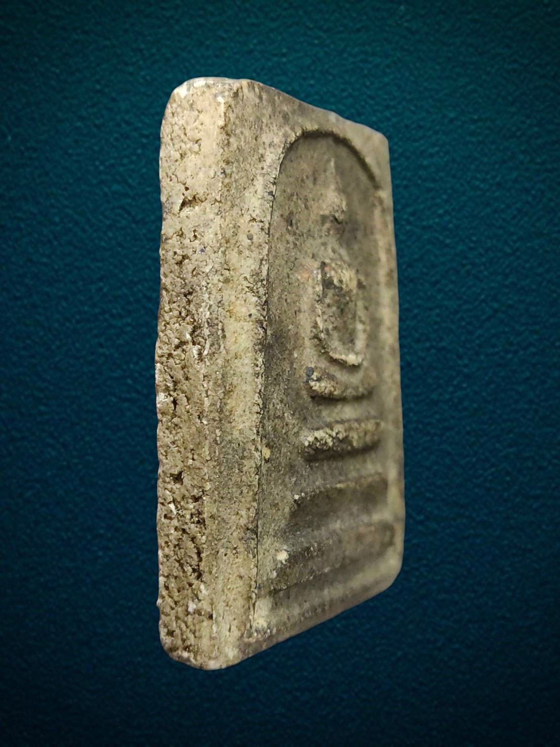 พระสมเด็จ พิมพ์3ชั้น เนื้อผงเก่า ไม่ทราบที่