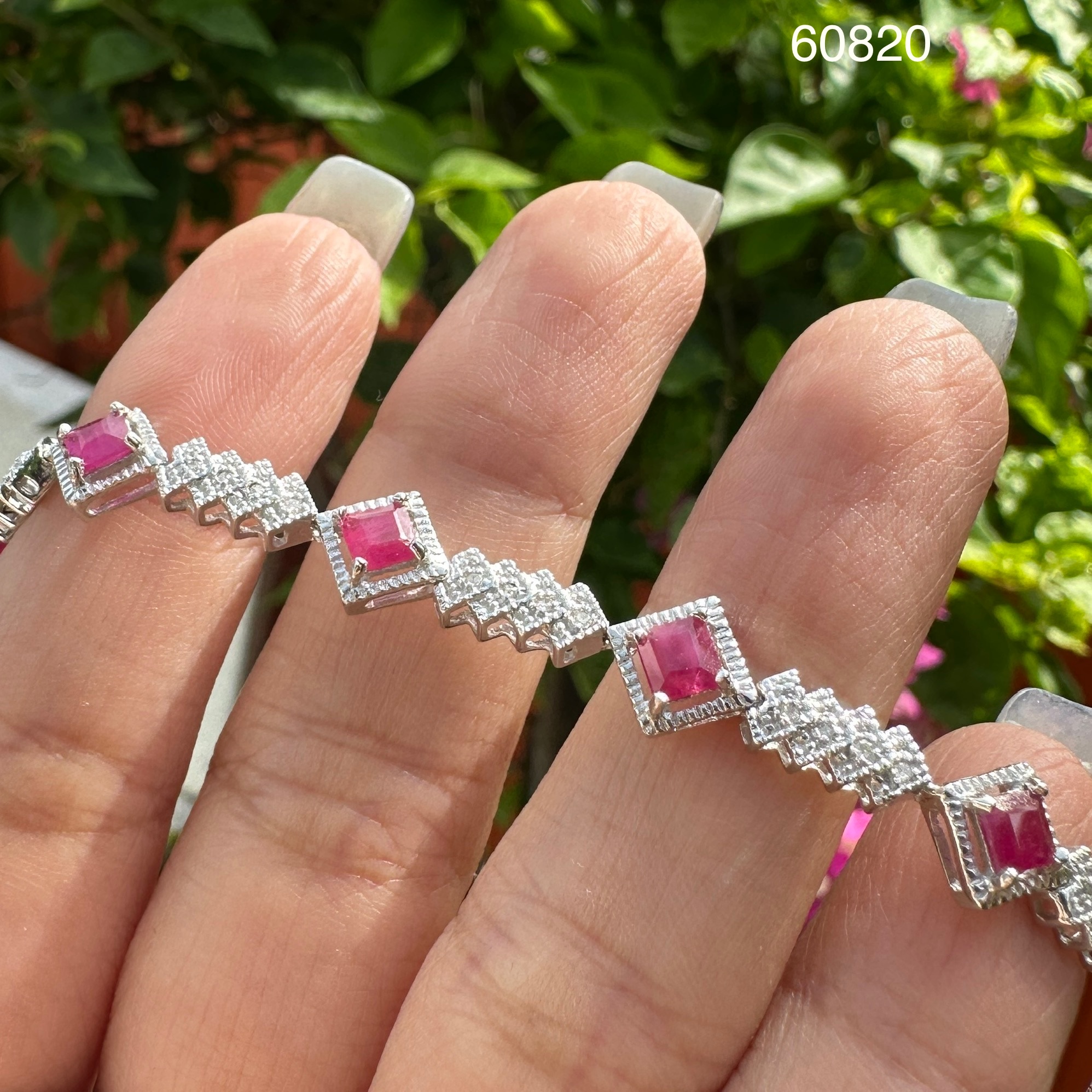รหัส 60820 สร้อยข้อมือ ทับทิมพม่า เจียร คั่นเพชรกุหลาบ 36/0.18 กะรัต ทอง14Kขาว พร้อม Cert. นน. 10.30 g
