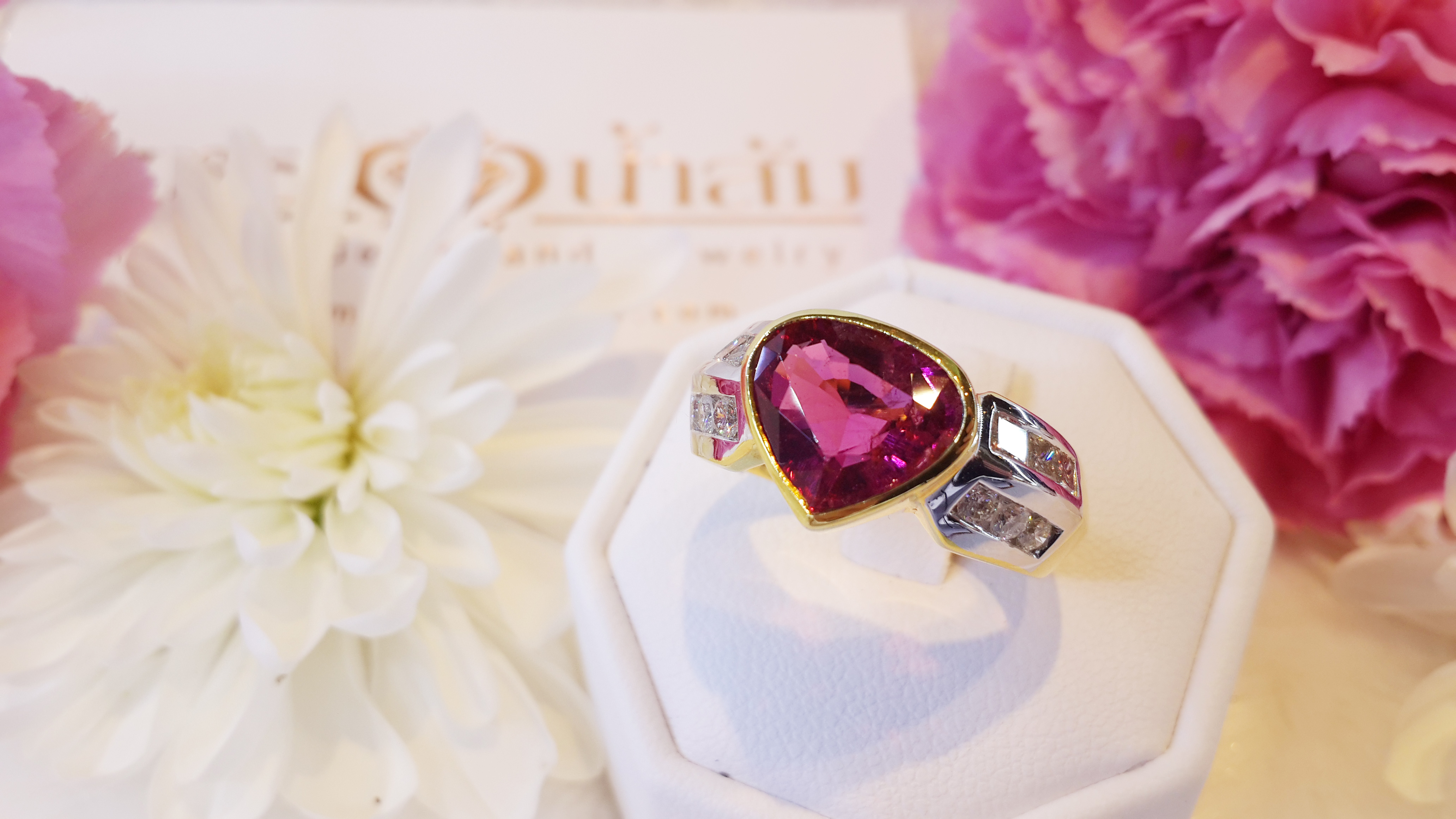 แหวนพลอยRubelliteเม็ดใหญ่ น้ำสวย ประดับเพชรเหลี่ยม Round Cut และ Princess Cut