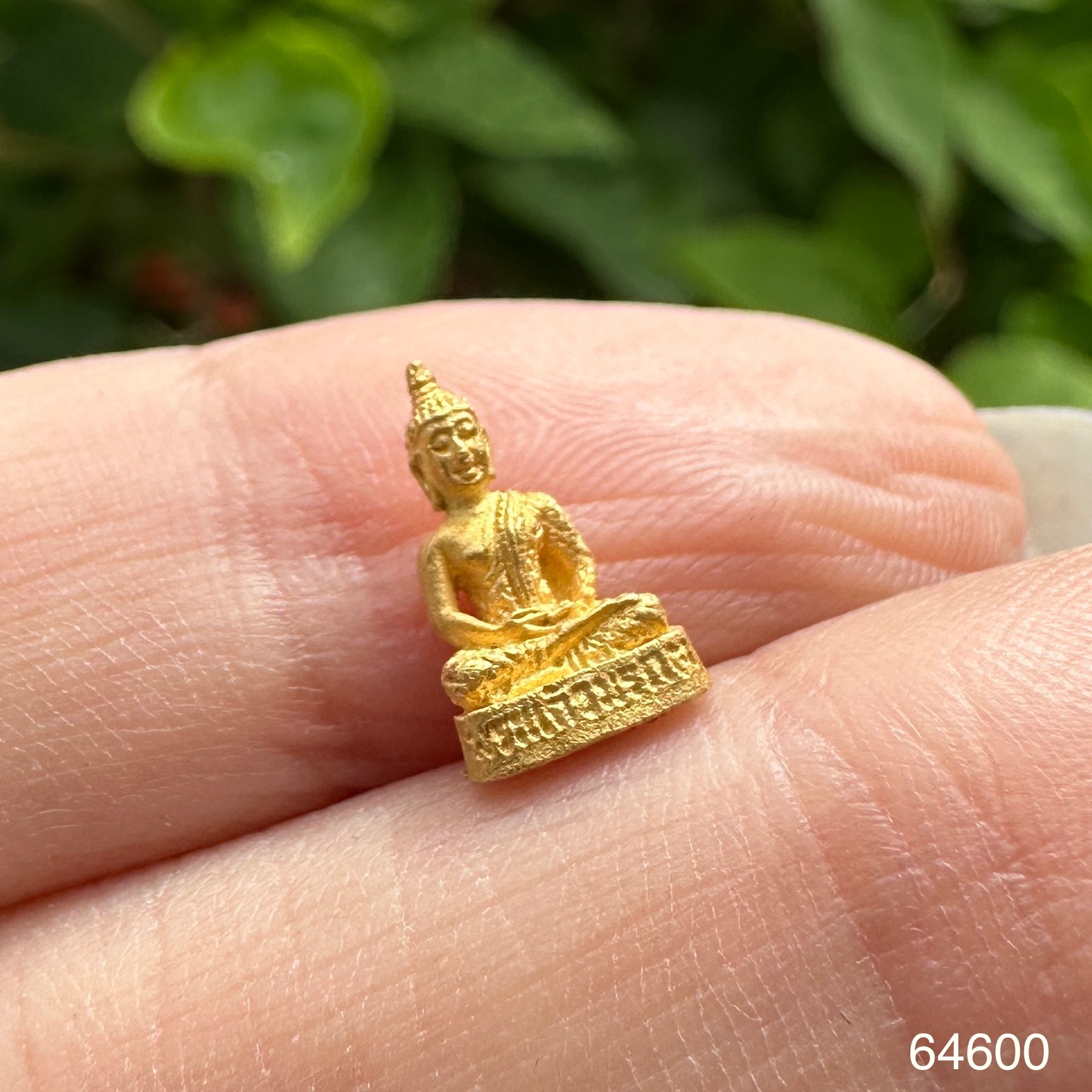 รหัส 64600 พระแก้วมรกต เนื้อทองคำ90 ลอยองค์ งานสวย น่าสะสม นน. 1.37 g