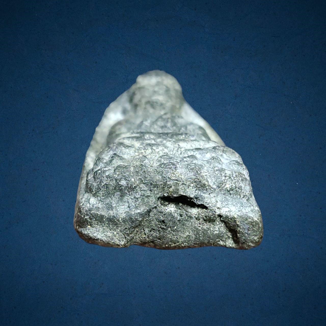 หลวงปู่ทวด วัดช้างให้ จ.ปัตตานี พิมพ์ใหญ่ไหล่จุด เนื้อว่าน ปี 2497