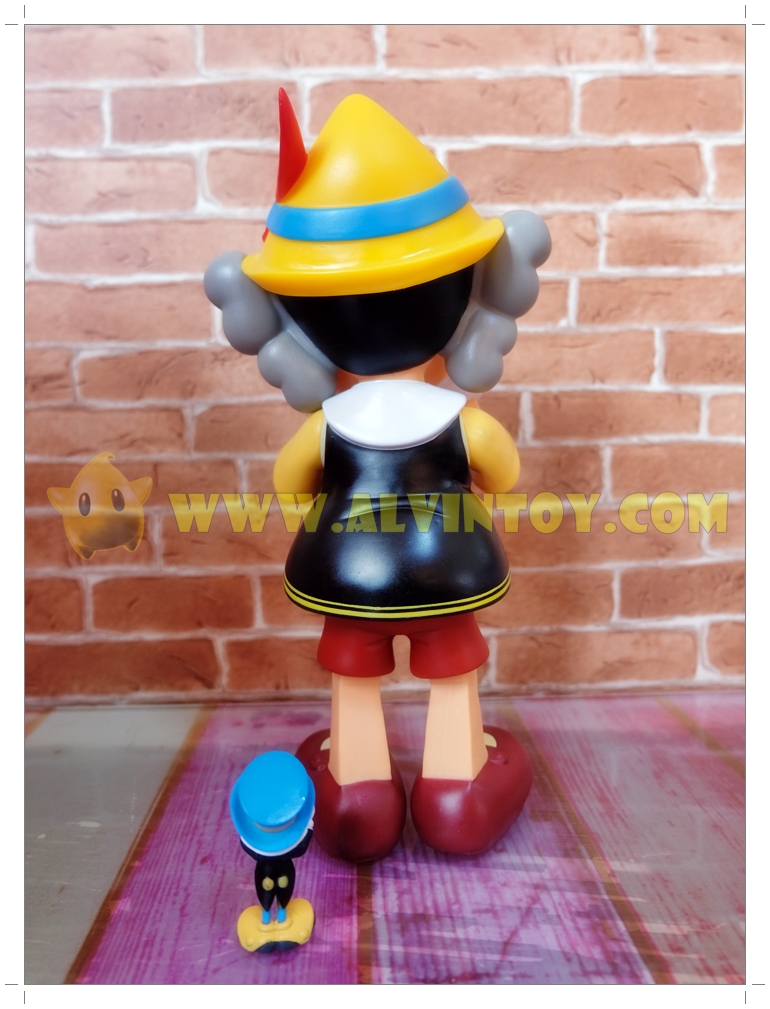 KAWS Pinocchio & Jiminy Cricket โมเดลพิน็อกคิโอ ความสูง 27 ซม. & คริกเก็ต ความสูง 5 ซม.