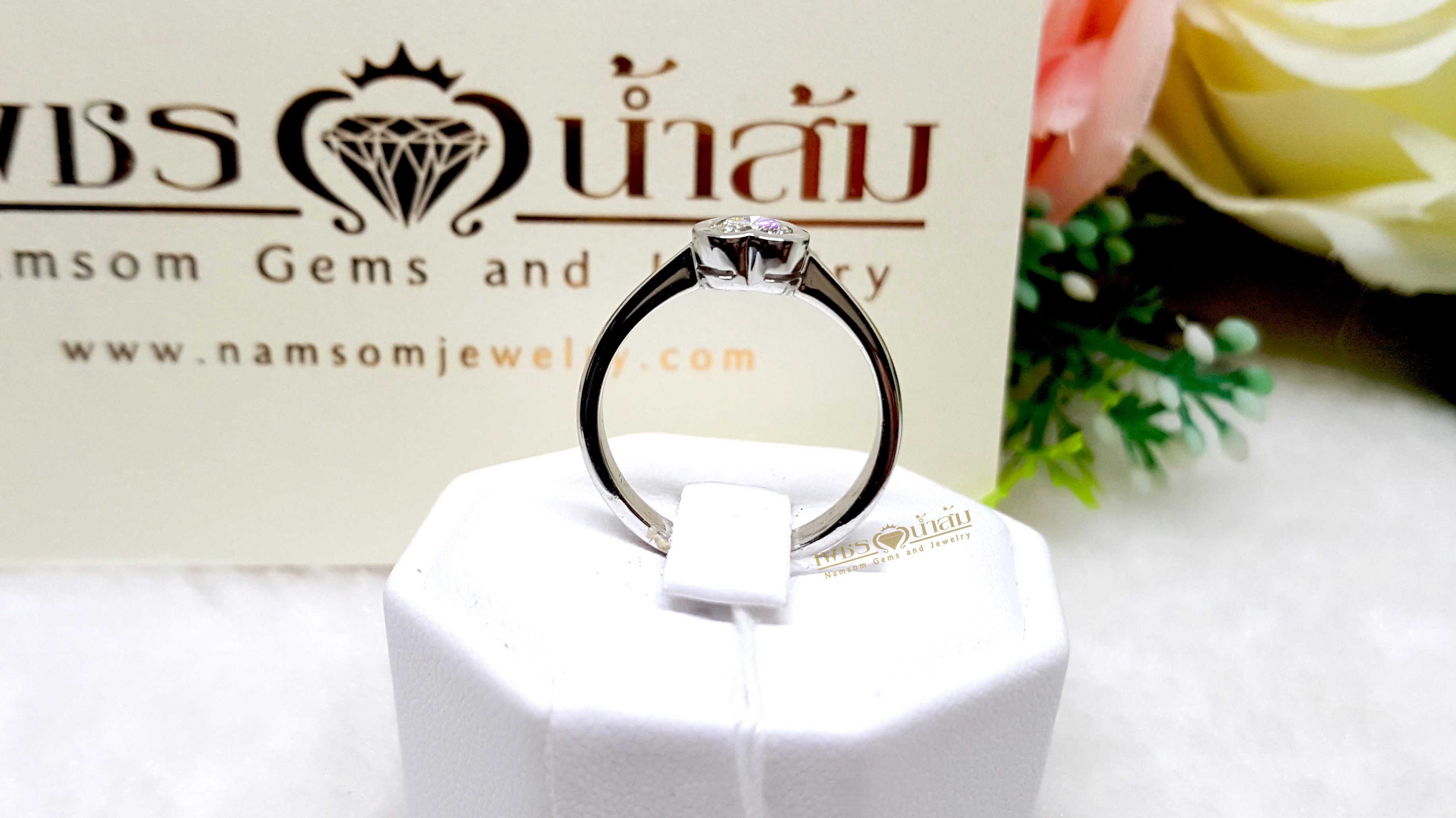 แหวนเพชรแท้ Brilliant Cut ทรงหัวใจ บนตัวเรือนทองคำขาว งานออกแบบ Minimal แต่คงความน่ารัก