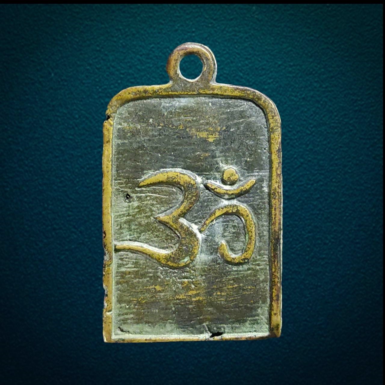 เหรียญหล่อ พระแม่ทุรคา ขี่เสือ หลังโอม เก่ามีอายุ