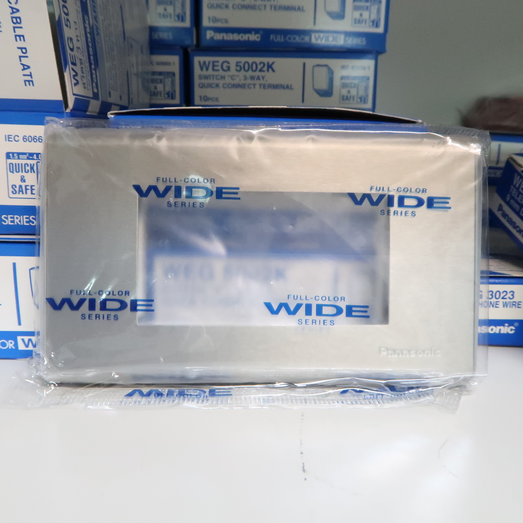 หน้ากากอลูมิเนียม 1-6 ช่อง WEG