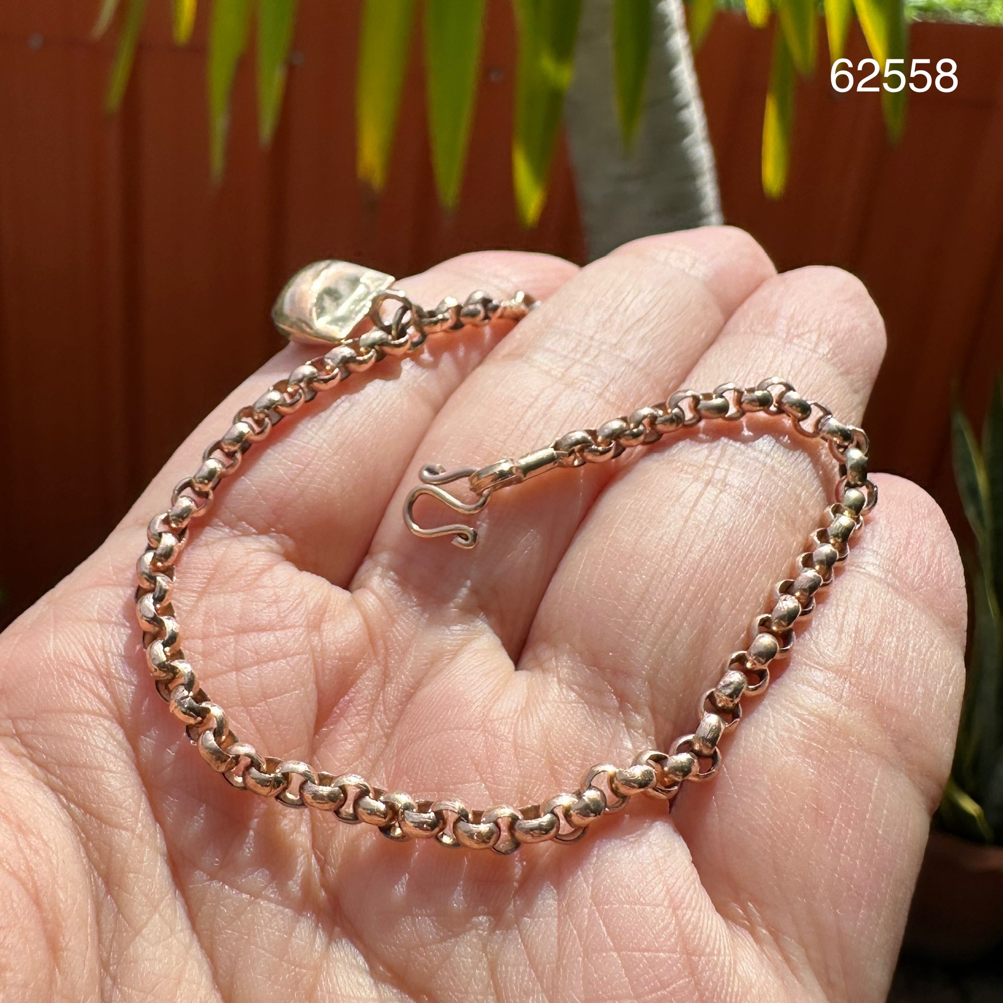 รหัส 62558 สร้อยข้อมือ นาก40 ลายผ่าหวาย ห้อยตุ้งติ้งกระเป๋า ความยาว 16.00 - 18.50 ซม. นน. 5.77 g
