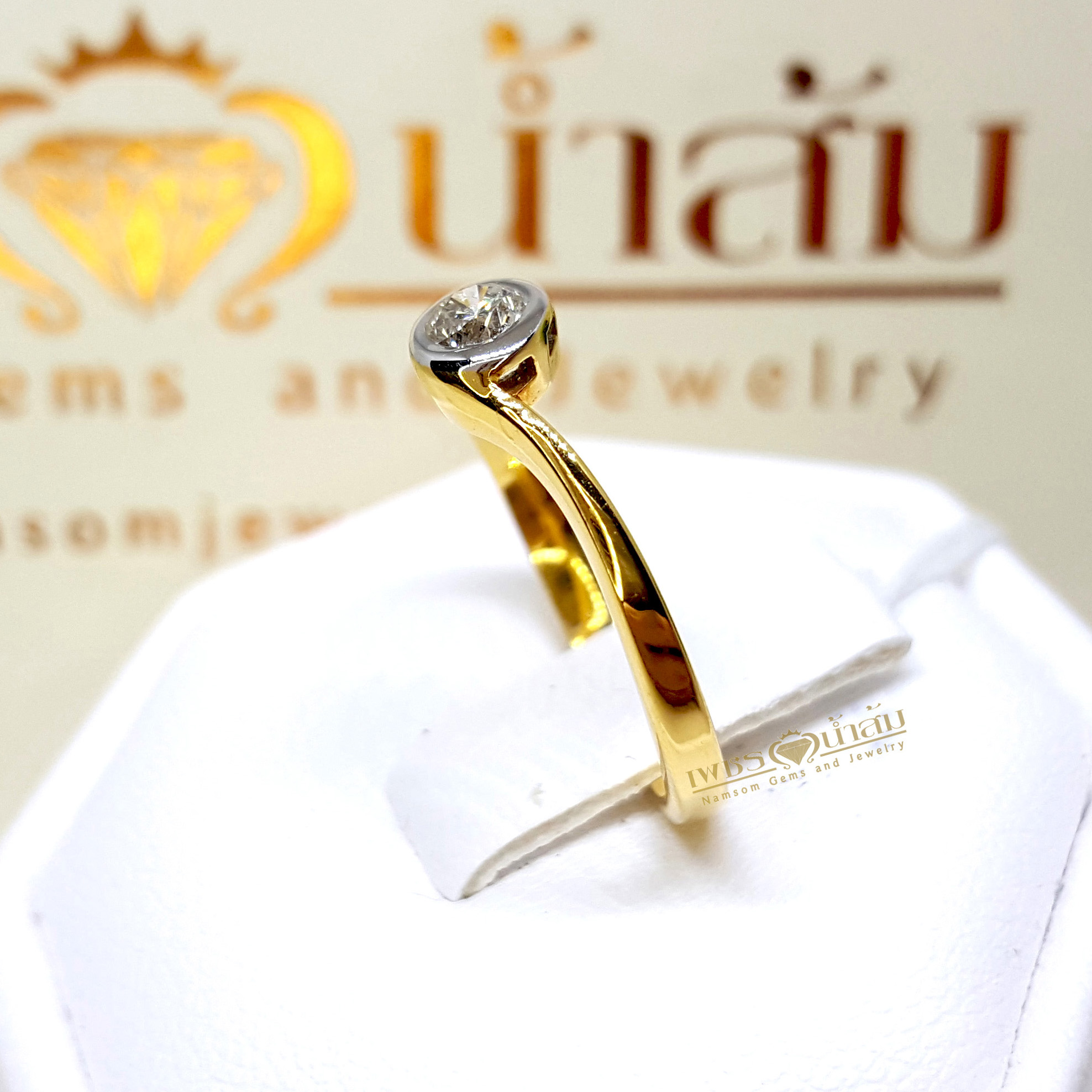 แหวนเพชรแท้ Brilliant Cut เม็ดเดี่ยววงเล็กน่ารัก เล่นลูกเล่นสลับไขว้ บนตัวเรือนทองแท้ทั้งตัวเรือน