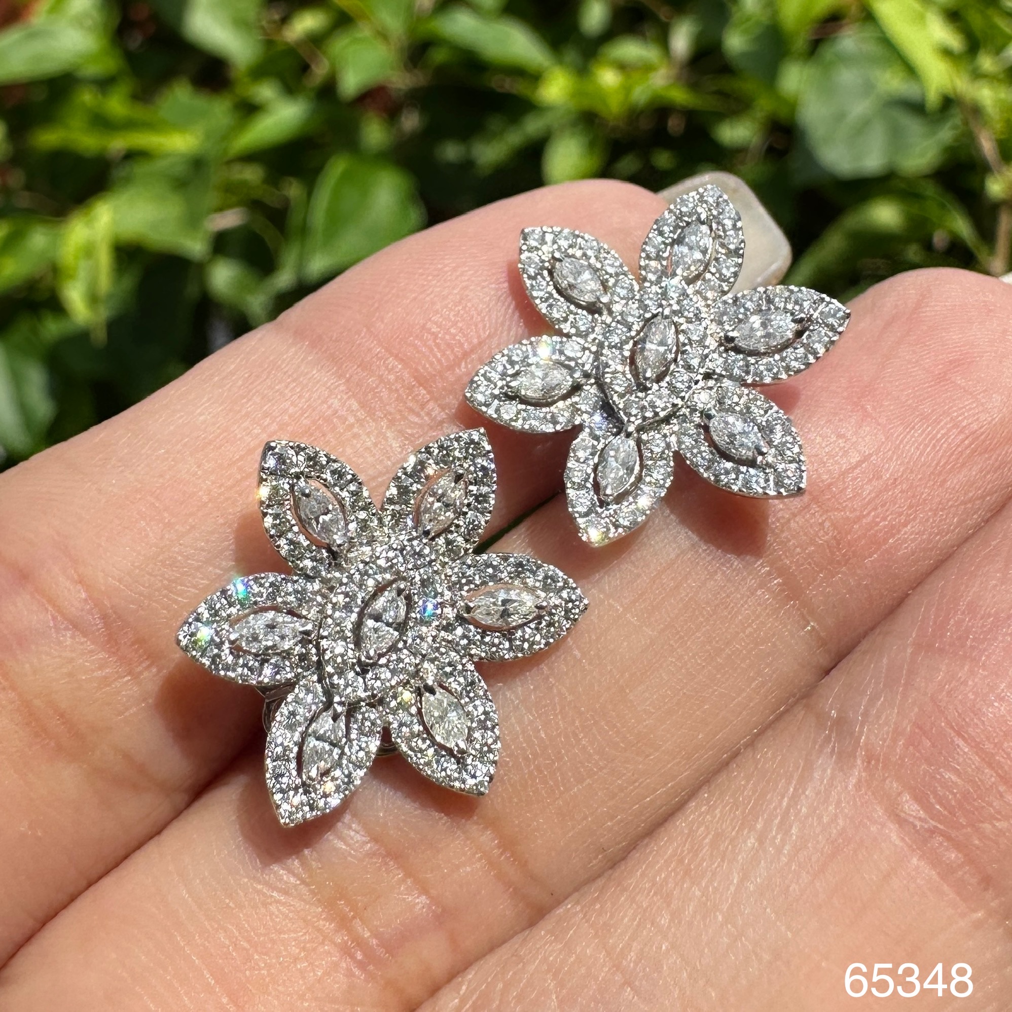 รหัส 65348 ต่างหู เพชร รูปดาว เพชร 132 เม็ด 1.32 กะรัต ฝังเพชรมาคีย์ 14 เม็ด 0.56 กะรัต ทอง18K นน. 5.12 g