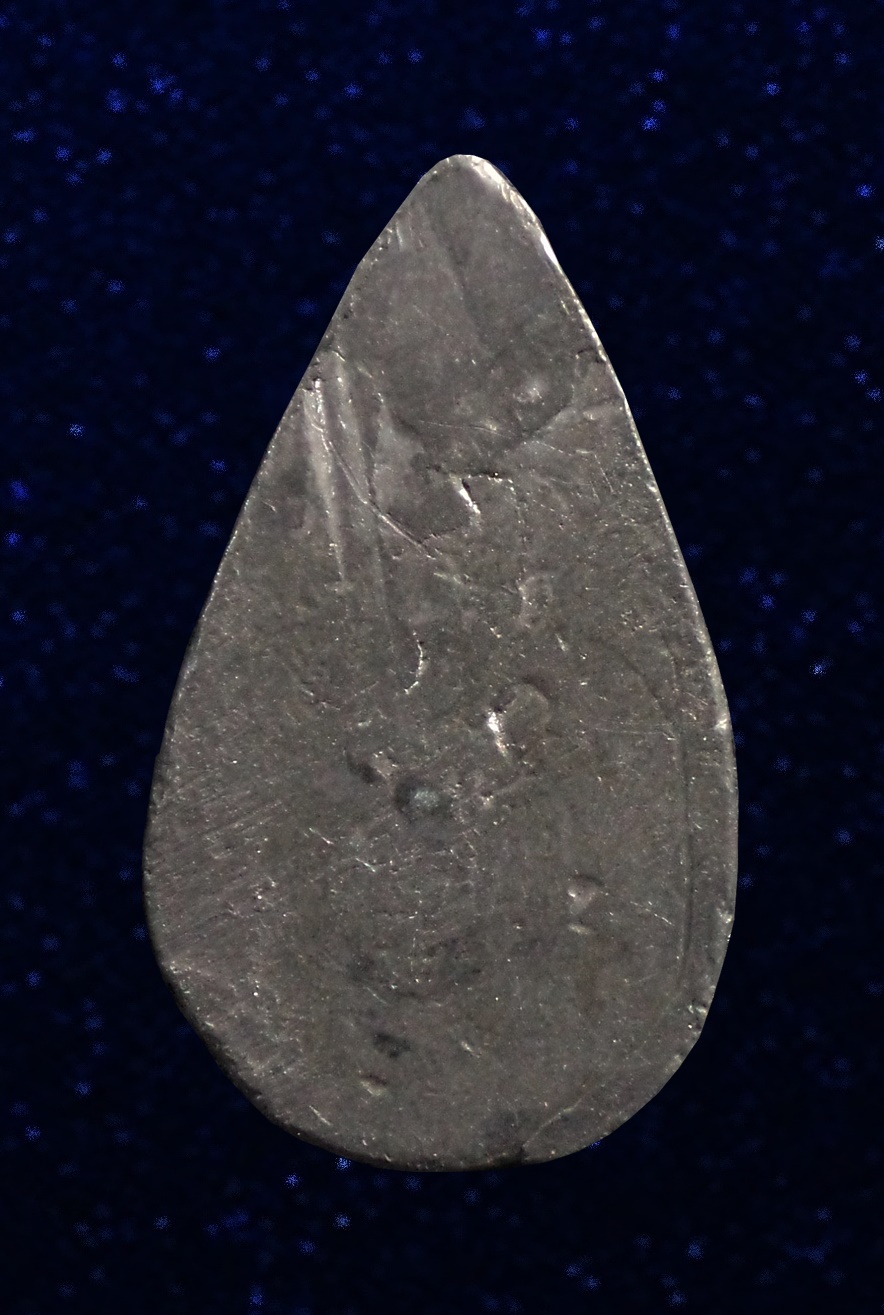 เหรียญหยดน้ำเนื้อตะกั่วยุคแรก หลวงพ่อชิต เตชธัมโม จารมือ วัดบ้านสนวน อ.ปรางค์กู่ จ.ศรีสะเกษ