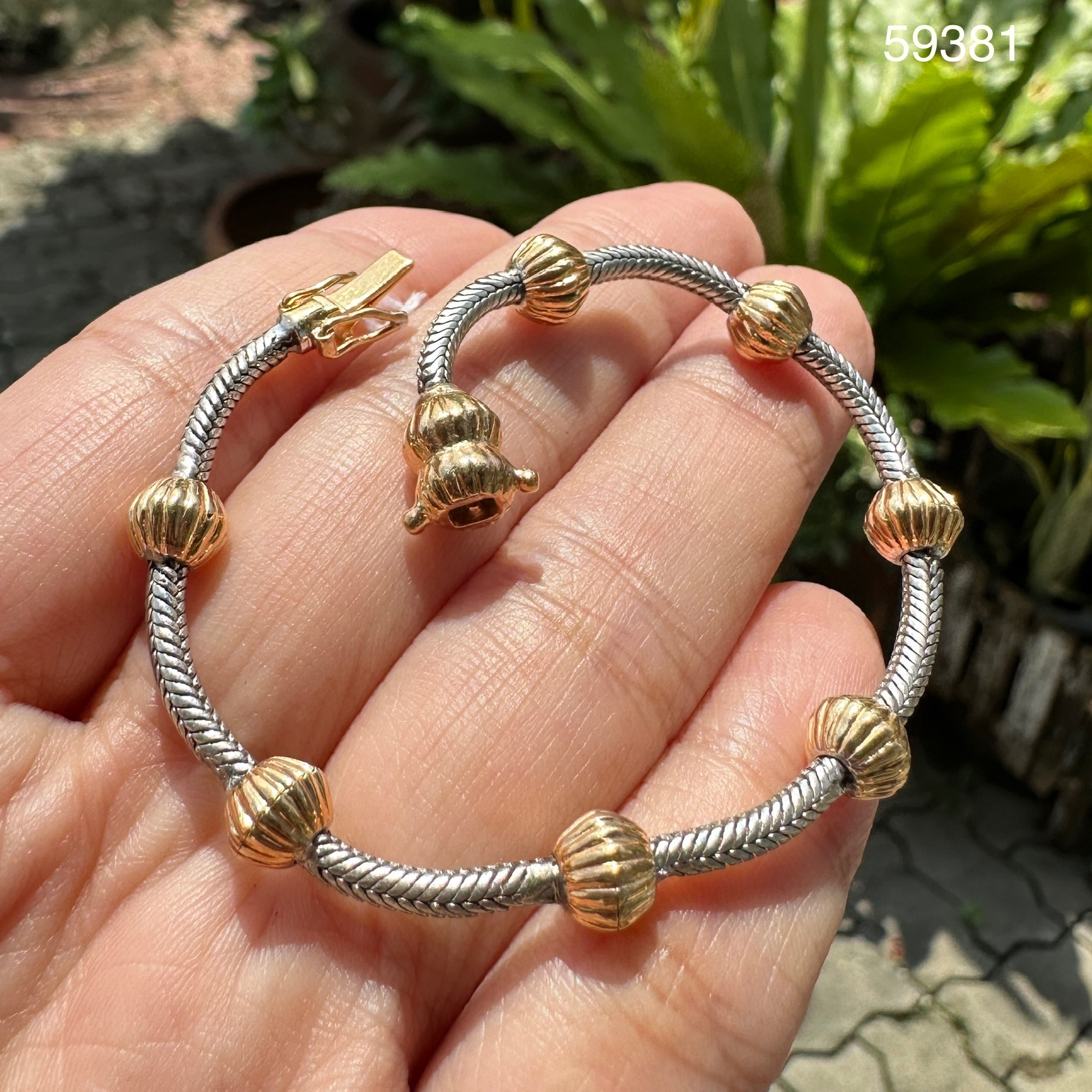 รหัส 59381 สร้อยข้อมือ เงิน ลายกระดูกงู คั่นเม็ดทองK งานสวยมาก นน. 8.88 g