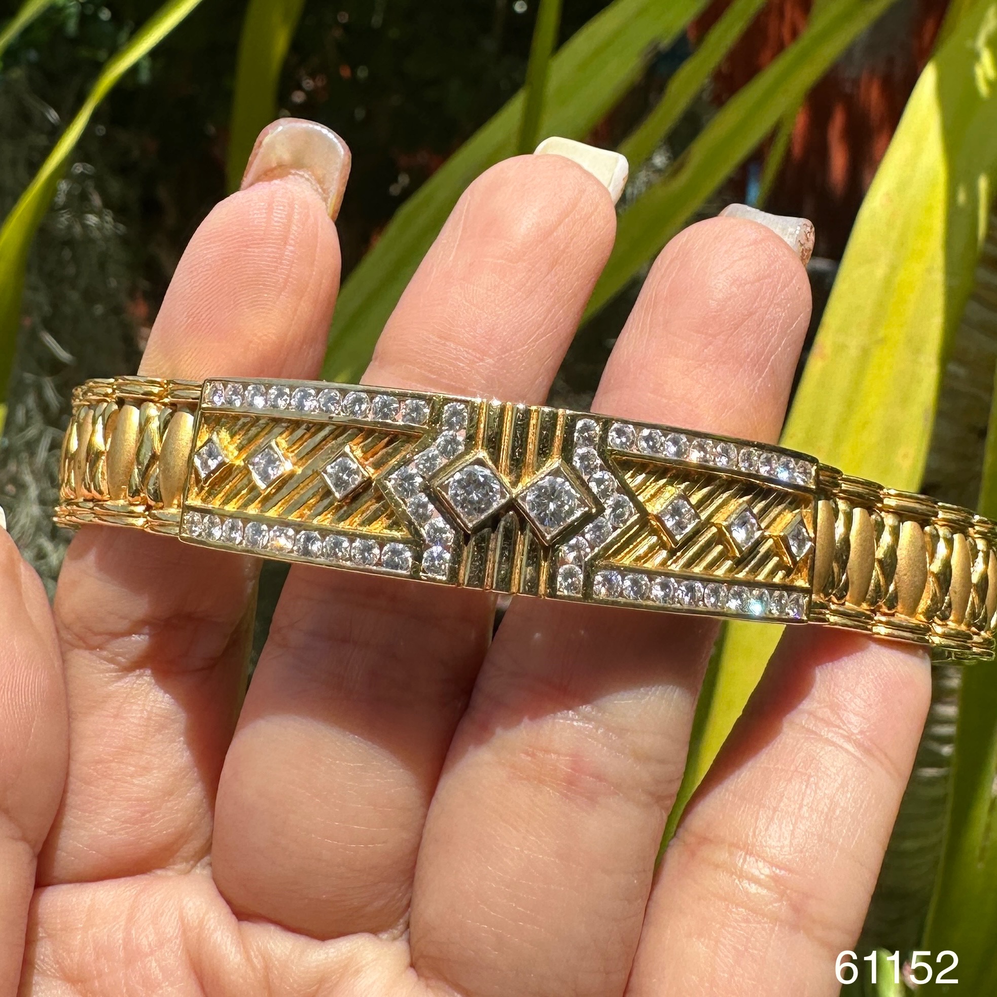 รหัส 61152 สร้อยข้อมือ เพชรครึ่งหน้า เพชร 58 เม็ด 2.15 กะรัต ทอง18K งานสวยมาก นน. 56.92 g