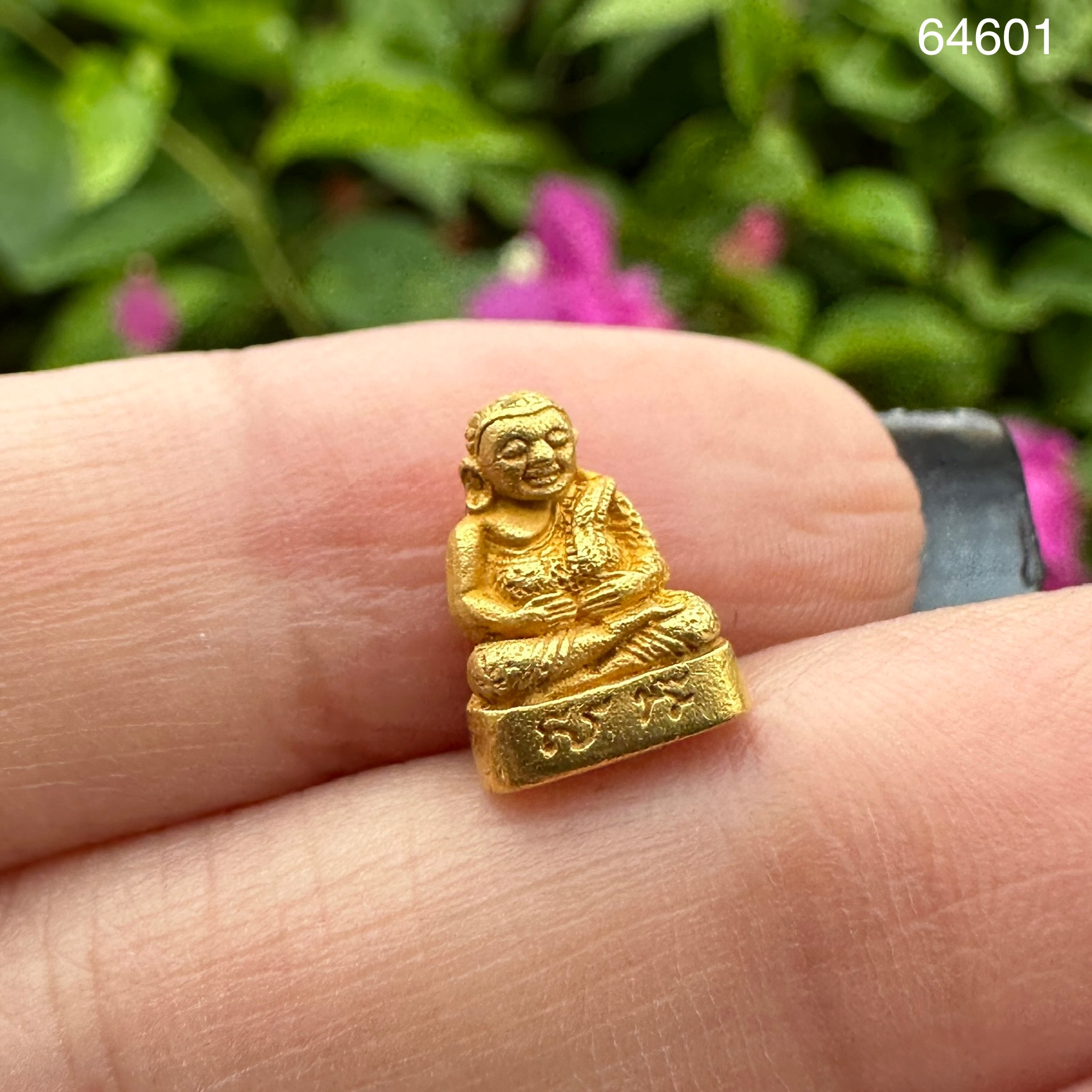รหัส 64601 พระสังกัจจายน์ สก. เนื้อทองคำ78% ลอยองค์ ครบ 5 รอบ มหาราชินี ปี 2535 นน. 3.83 g