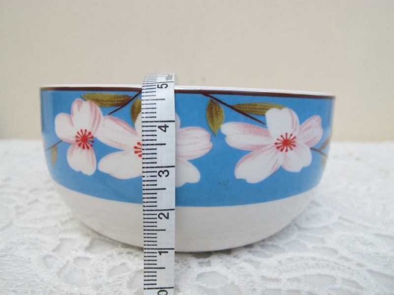 เซตชามพร้อมตะเกียบ ลายซากุระ 2 ที่ แพ็คกล่องสีฟ้า พร้อมถุงหิ้ว