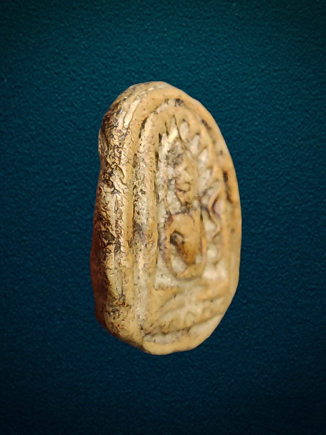 พระกำแพงซุ้มกอ พิมพ์ขนมเปี๊ย วัดพิกุล กำแพงเพชร