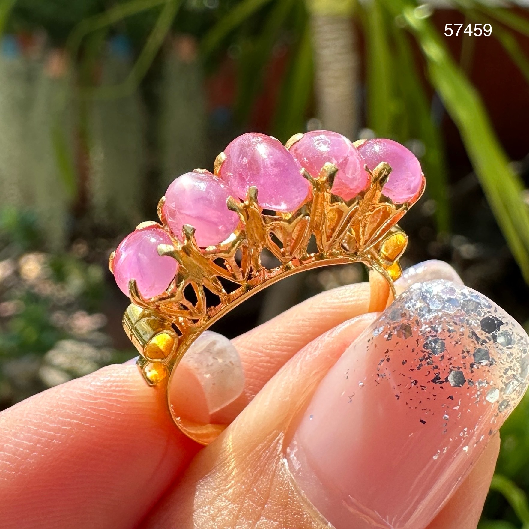 รหัส 57459 แหวน ทับทิม หลังเบี้ย เนื้อแก้ว 5 เม็ด ทอง90 งานสวยมาก นน. 3.94 g