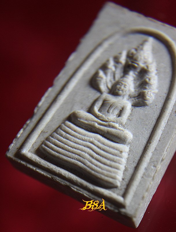 พระผงสมเด็จปรกโพธิ์ หลังหลวงพ่อแพ วัดพิกุลทอง รุ่น 9 มหาโชค