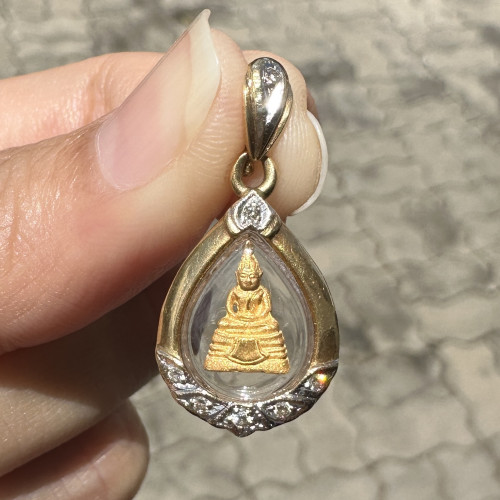รหัส 64571 หลวงพ่อโสธร เนื้อทองคำ กรอบทอง ฝังเพชร 7 เม็ด 0.07 กะรัต เลี่ยมทอง18k นน. 3.00 g