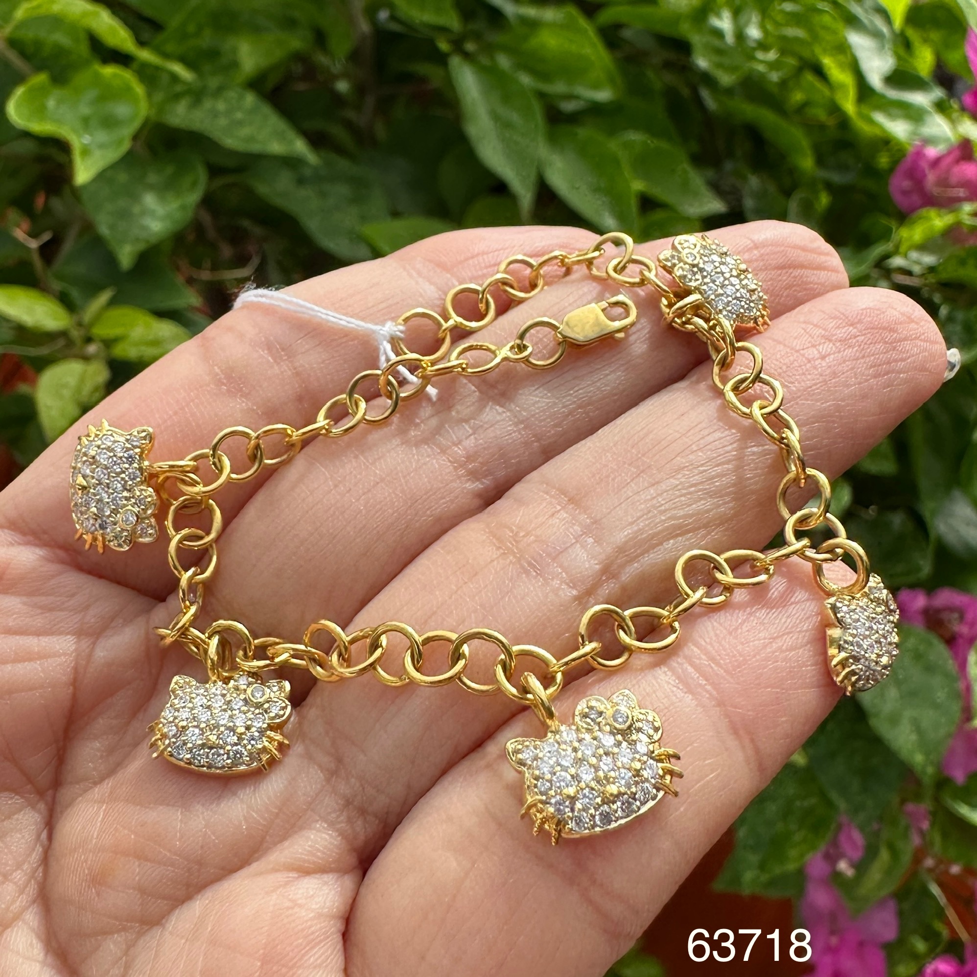 รหัส 63718 สร้อยข้อมือ เพชร คิตตี้ ตุ้งติ้ง รอบเส้น เพชร 125 เม็ด 0.63 กะรัต ทอง18K นน. 10.04 g