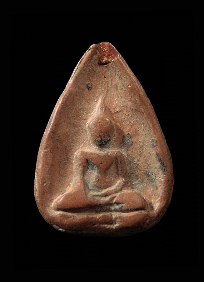 พระกำแพงเม็ดมะลื่น กรุทุ่งเศรษฐี กำแพงเพชร เนื้อดิน
