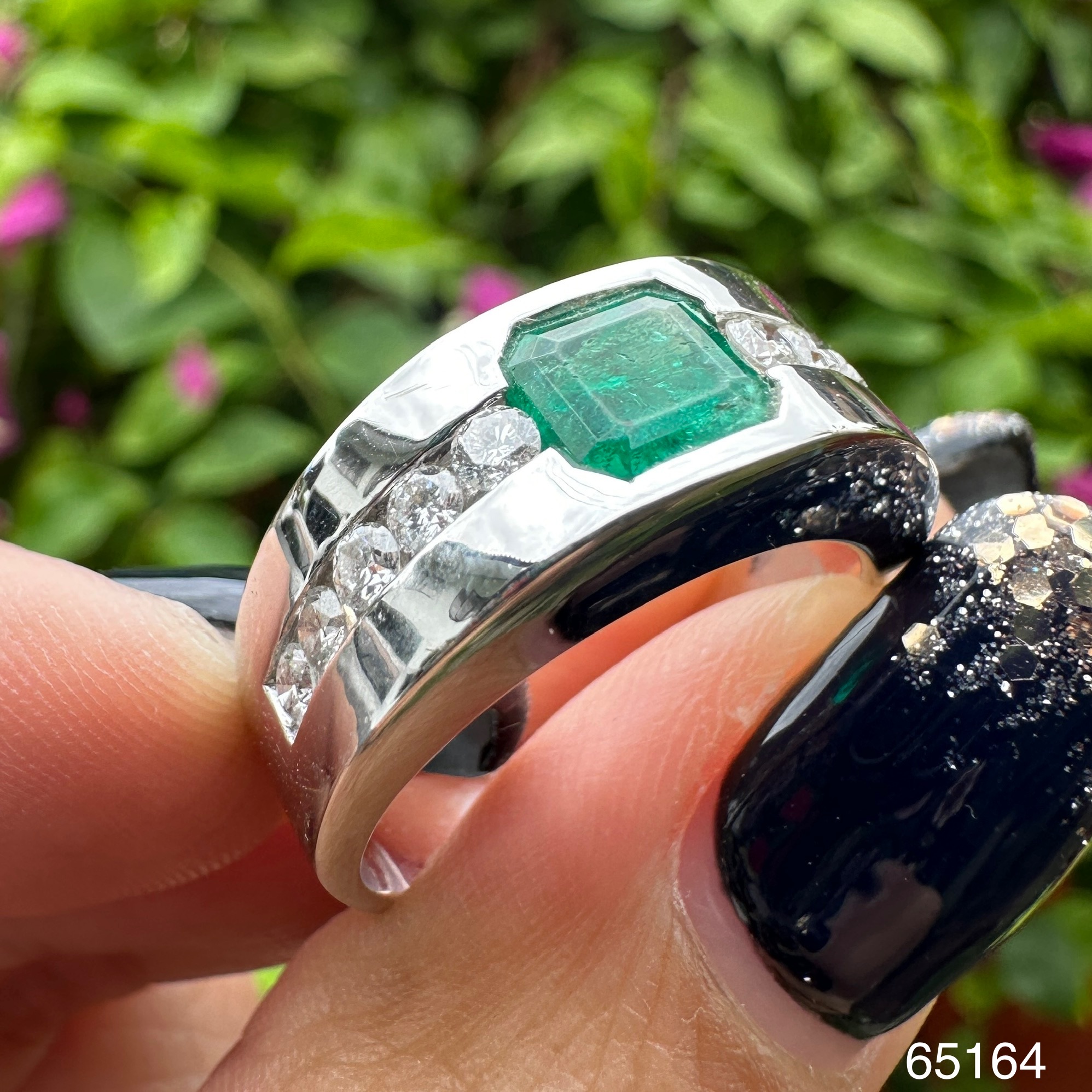 รหัส 65164 แหวน มรกต โคลัมเบีย ฝังเพชร เบลเยี่ยม 10 /0.30 กะรัต ทองคำขาว 18K ขนาด 58.5 หลุดจำนำ นน. 8.70 g