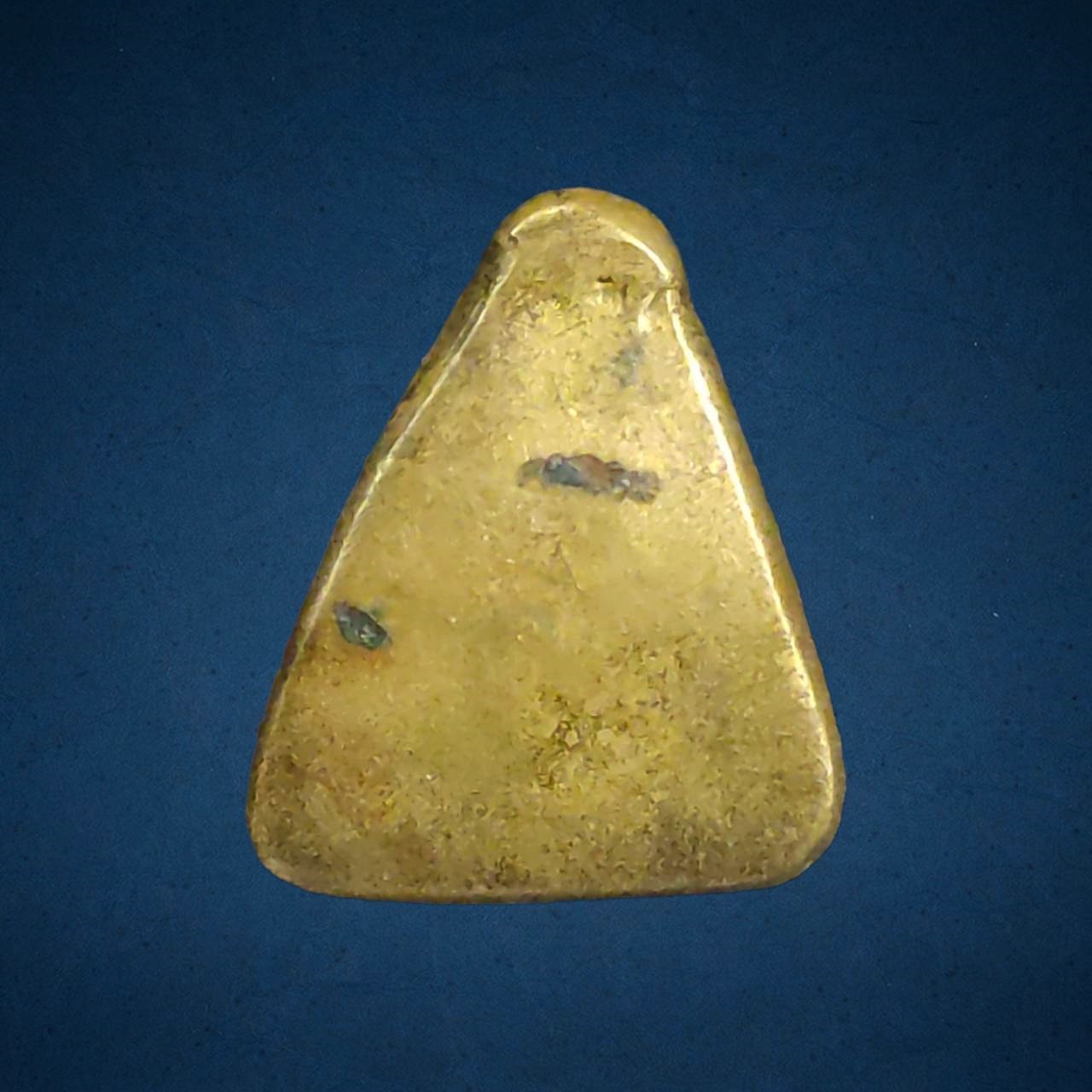 เหรียญหล่อจอบเล็กหลวงพ่อเงิน วัดบางคลาน พิมพ์แข้งตรง เนื้อโลหะผสม จังหวัดพิจิตร