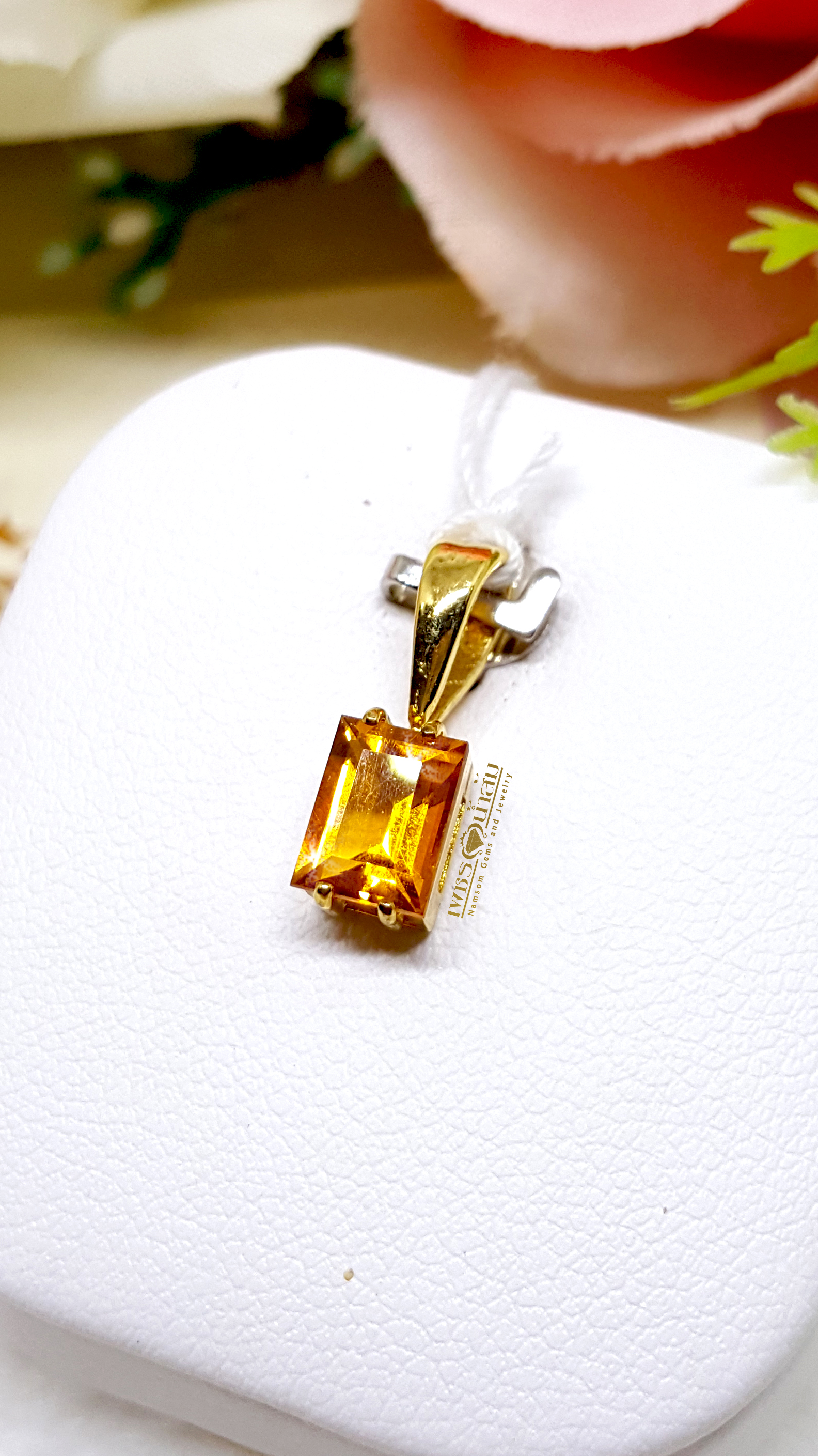 จี้พลอย Yellow Citrine ชิ้นเล็ก เจียรทรงเหลียม เรียบง่าย สวมใส่เพื่มสิริมงคล
