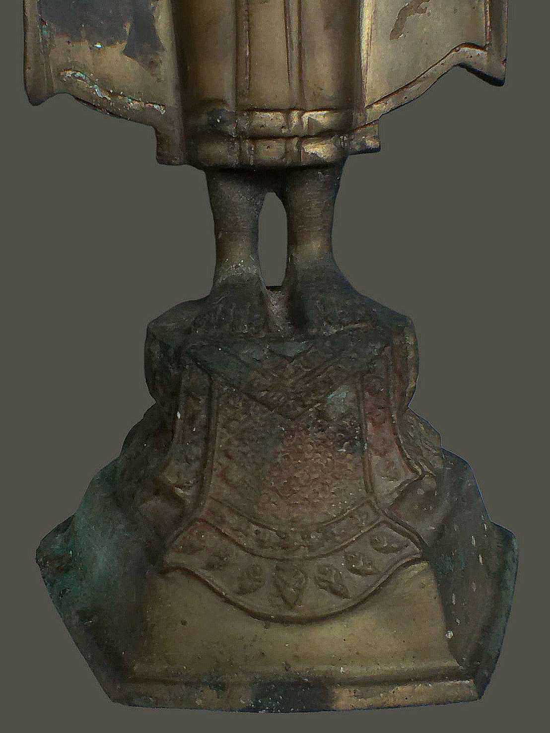 พระบูชาปางอุ้มบาตร ( พระประจำวันพุธ ) เนื้อทองเหลือง หล่อหนา มีน้ำหนัก ขนาดสูง 15 นิ้ว