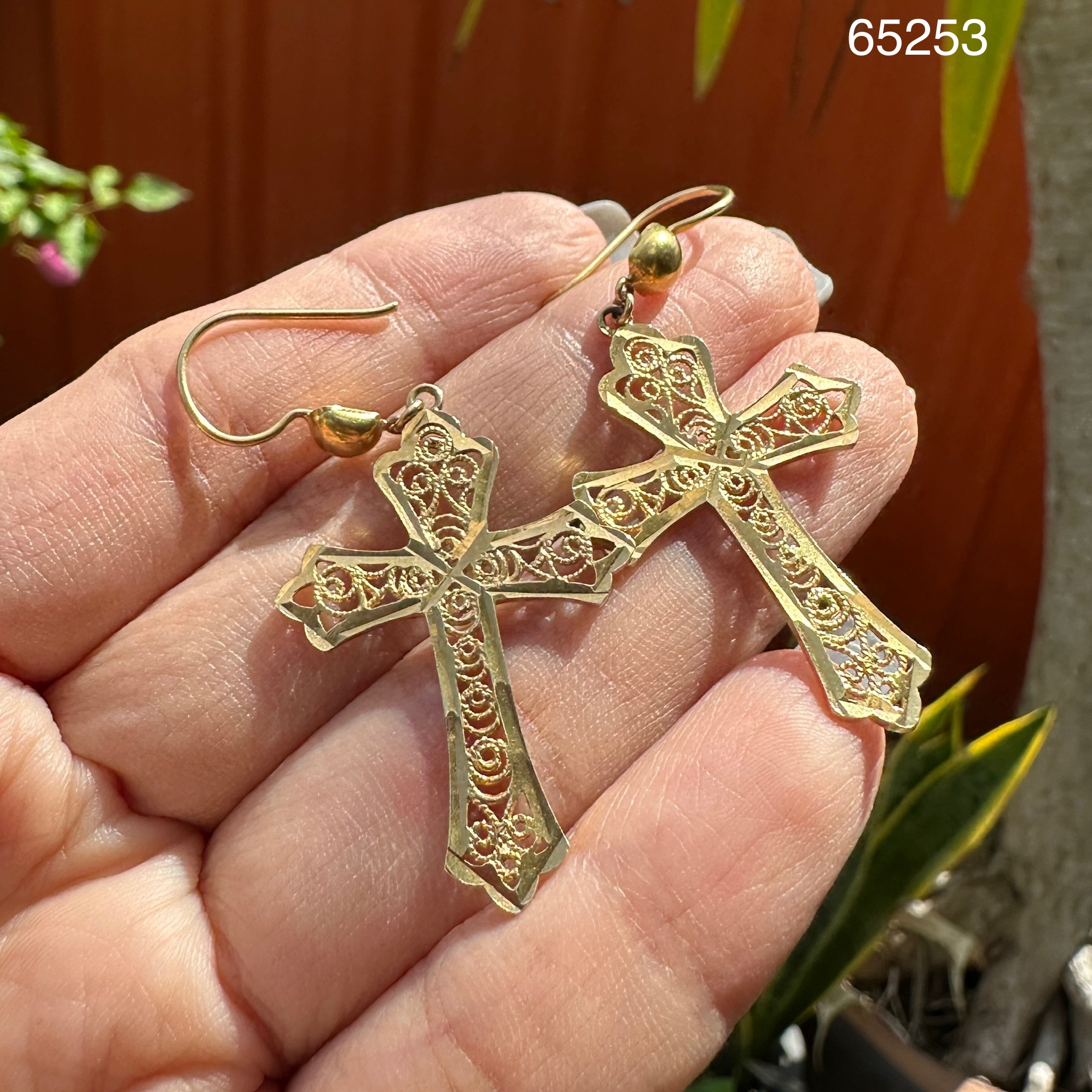 รหัส 65253 ต่างหู ทอง72.39% ไม้กางเขน ฉลุลาย ตัดเงา งานสวย น่ารักมาก นน. 4.60 g