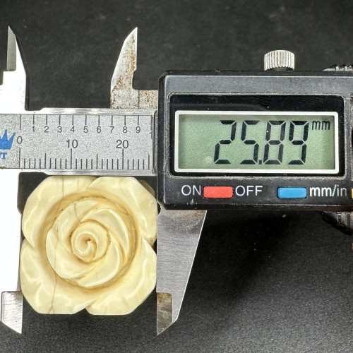 รหัส 50697 แหวน ดอกกุหลาบ แกะสลัก ทองK งานเก่า หลุดจำนำ งานสวยมาก นน. 19.61 g