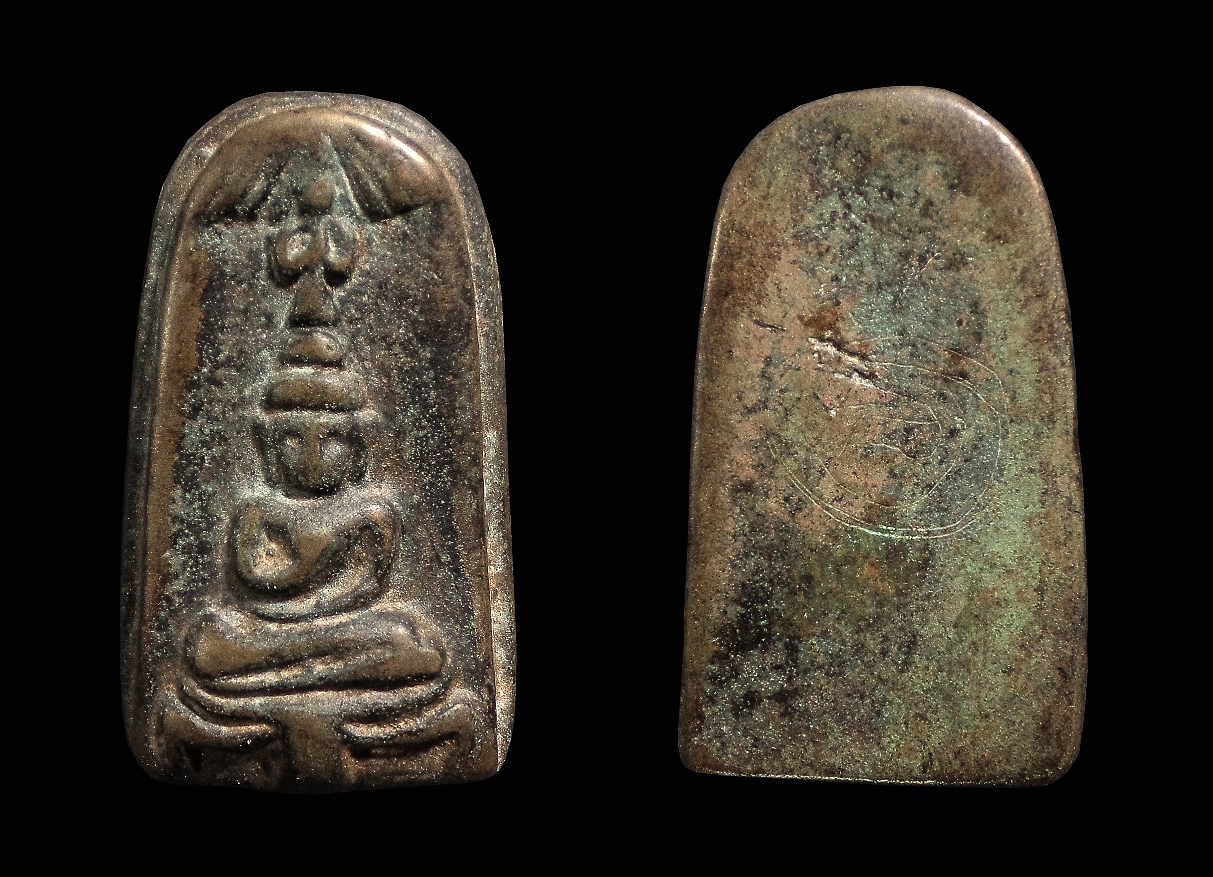 เหรียญหล่อ พิมพ์ปางซ่อนหา เนื้อเมฆสิทธิ์