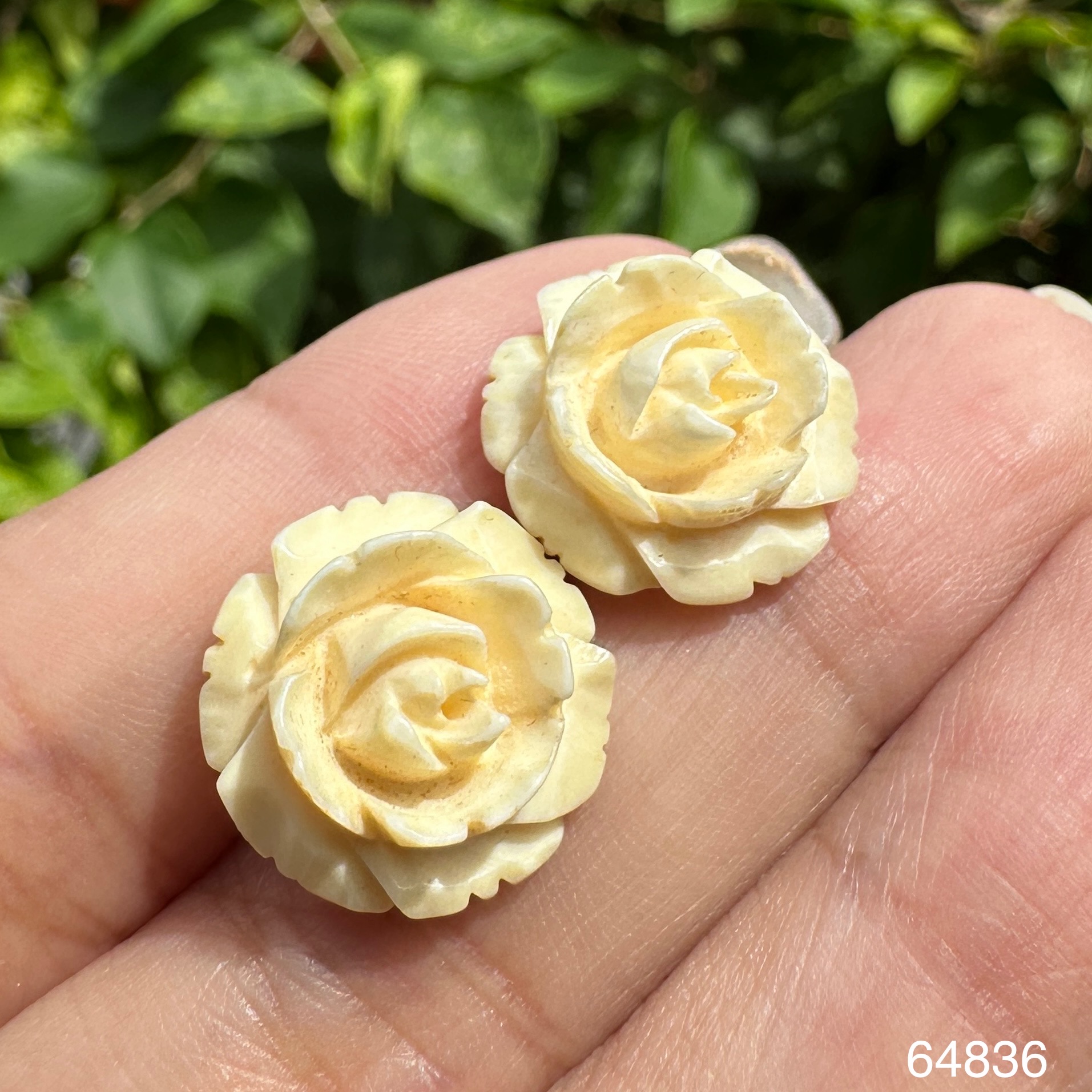 รหัส 64836 ต่างหู ดอกไม้ งานแกะสลัก ทอง90 นน. 3.39 g