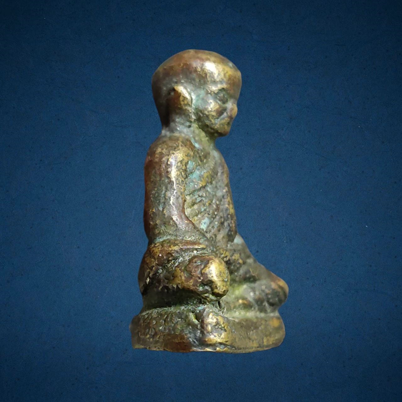 รูปหล่อโบราณหลวงพ่อเงิน วัดท่ามะไฟ จ.พิจิตร เนื้อทองผสม ถือว่าเป็นรูปหล่อยุคต้นๆของหลวงพ่อเงิน วัดบางคลาน