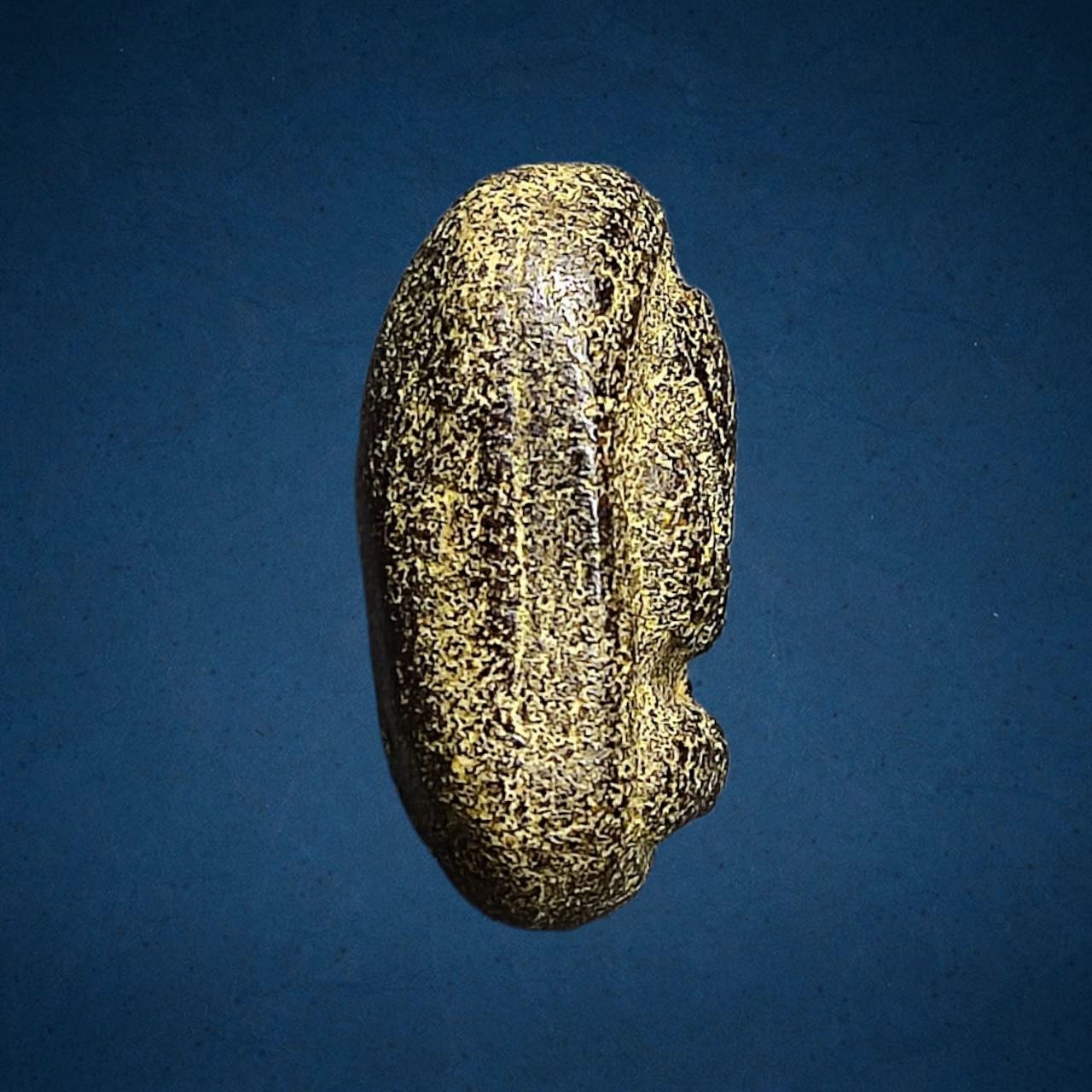 พระปิดตา เนื้อผงคลุกรัก ไม่ทราบเกจิ