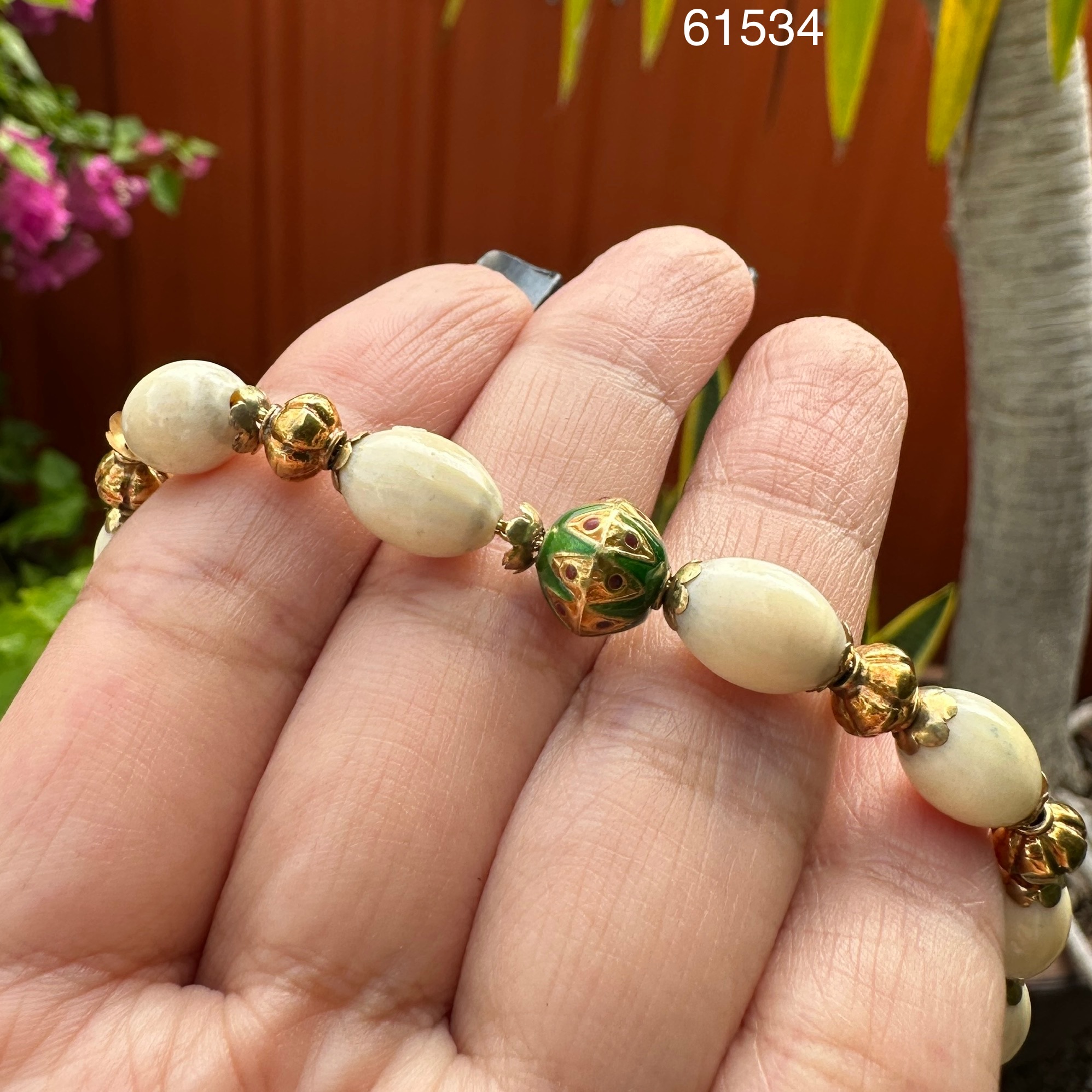 รหัส 61534 สร้อยข้อมือ เม็ดประคำ คั่นเม็ดทองลงยา สีเขียว ทอง90 งานเก่า หลุดจำนำ นน. 11.54 g