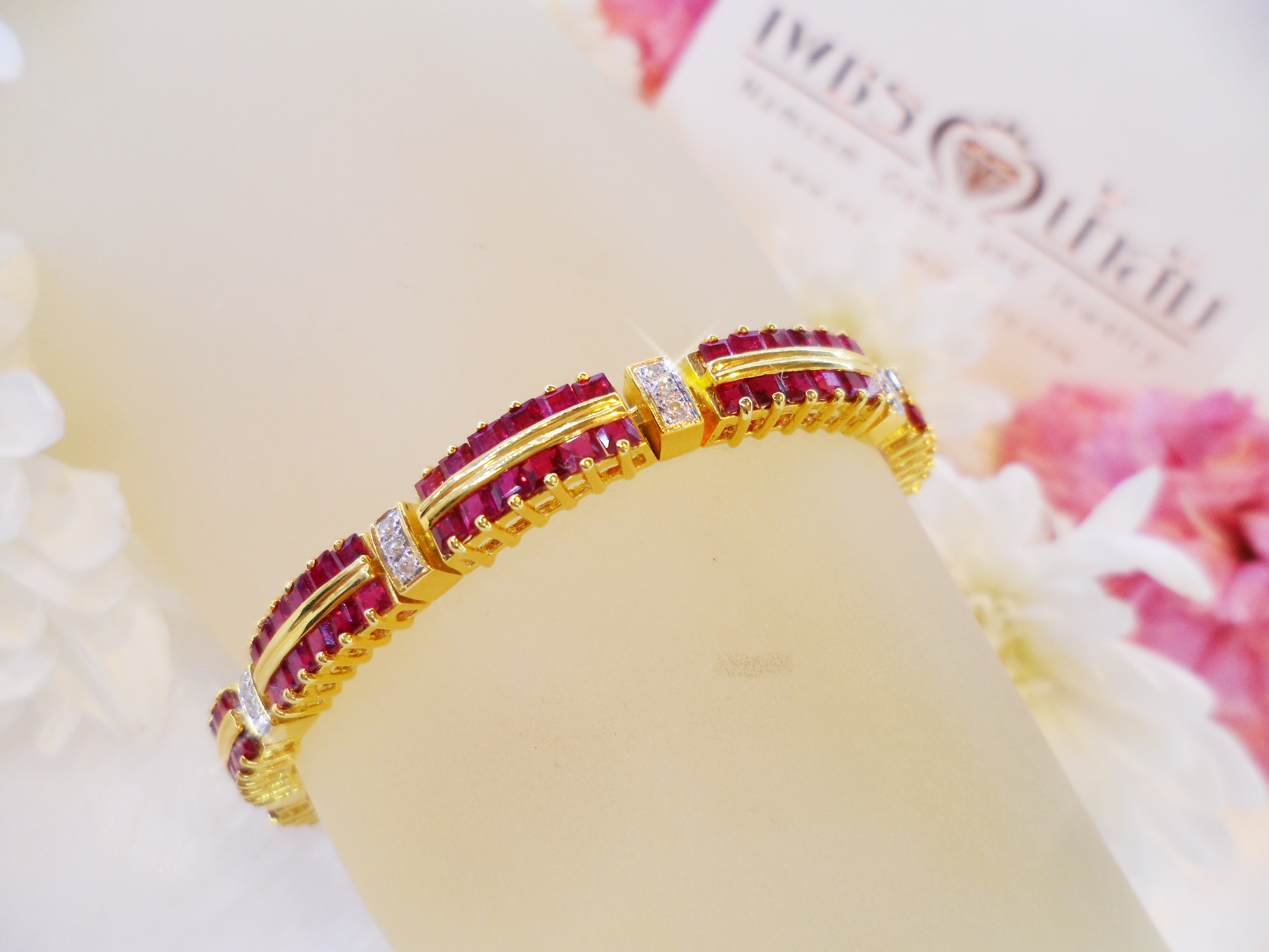 สร้อยข้อมือพลอยทับทิมสีสวย น้ำงาม ประดับด้วยเพชรแท้ ดีไซน์เก๋ไม่เหมือนใคร เพชรแท้ น้ำ98 ทองแท้ 22K ทั้งตัวเรือน