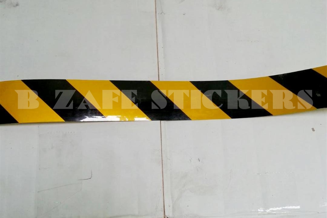 แถบสติ๊กเกอร์สะท้อนแสง เหลือง-ดำ ลายเฉียง กว้าง 2 นิ้ว x ยาว 45 ม.