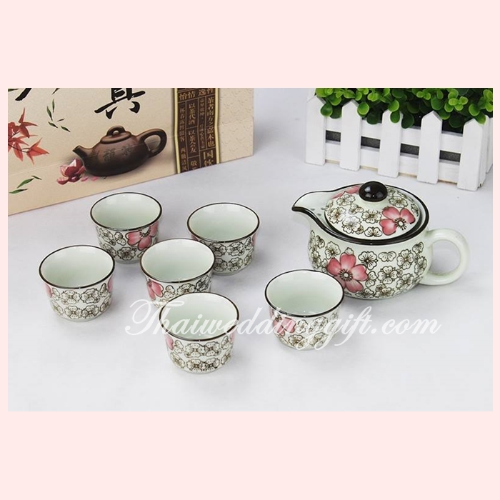 ชุดกาน้ำชาพร้อมถ้วย 6 ใบ เนื้อดี สีชมพู แพ็คกล่องสวยหรู