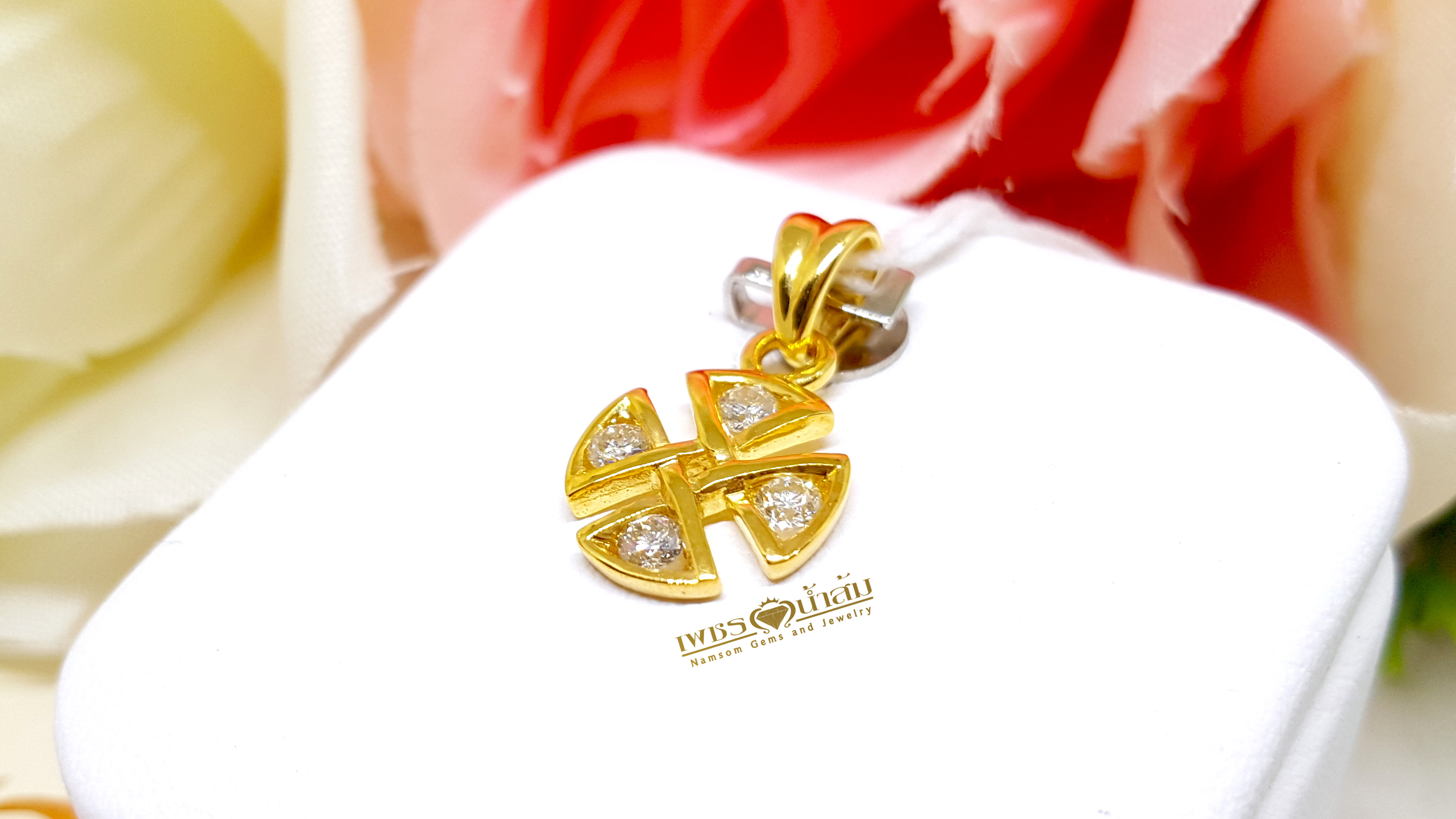 จี้เพชรแท้ ทรงกางเขนแพตตี Cross Pattée เป็นสัญลักษณ์รูปแบบหนึ่งของกางเขนคริสเตียน ที่พบบนเครื่องบินของเยอรมันแบบ Luftstreitkräfte