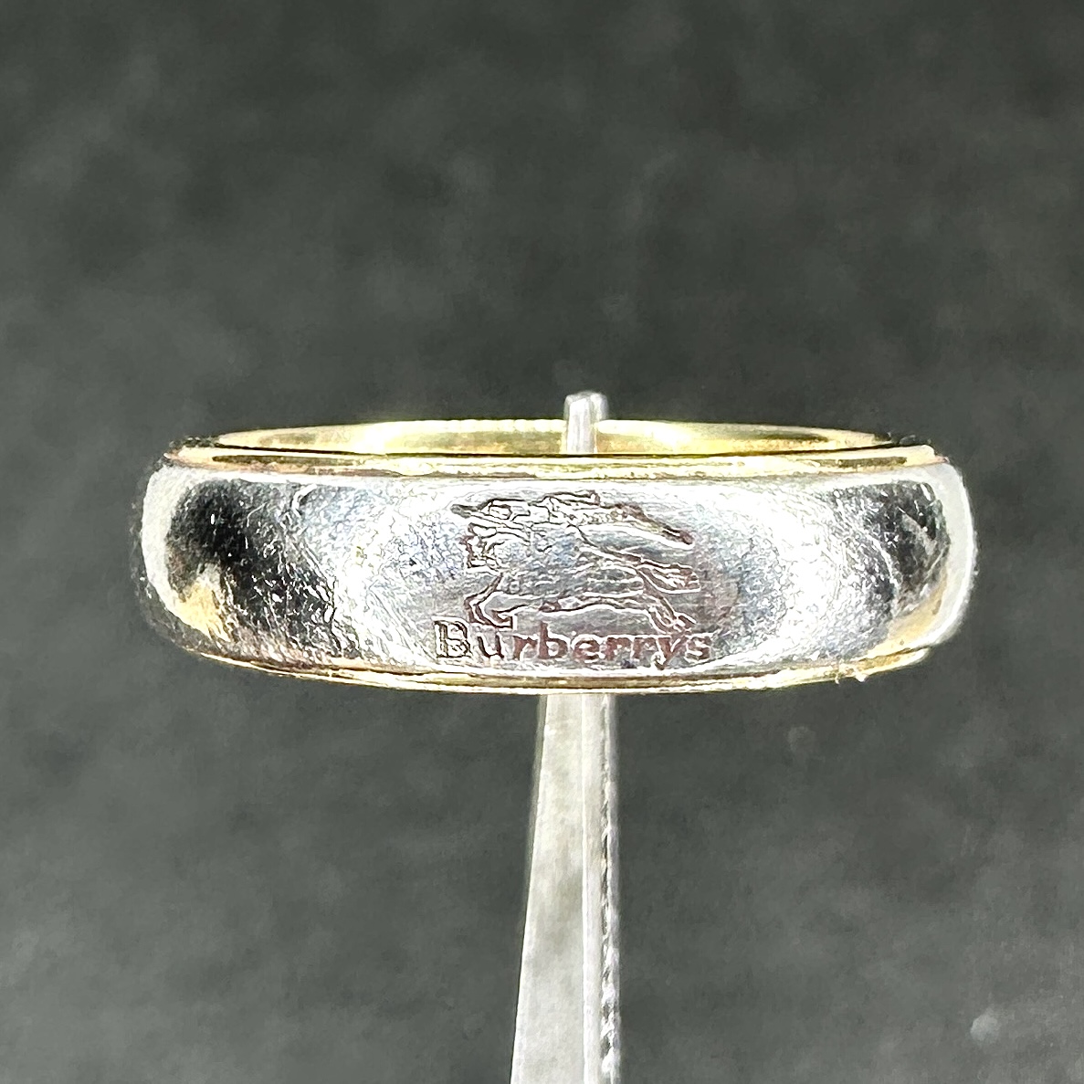 รหัส 62226 แหวน ปลอกมีด แบรนด์ Burberrys งาน Platinum PT900 + ทอง18K size 56 นน. 8.84 g