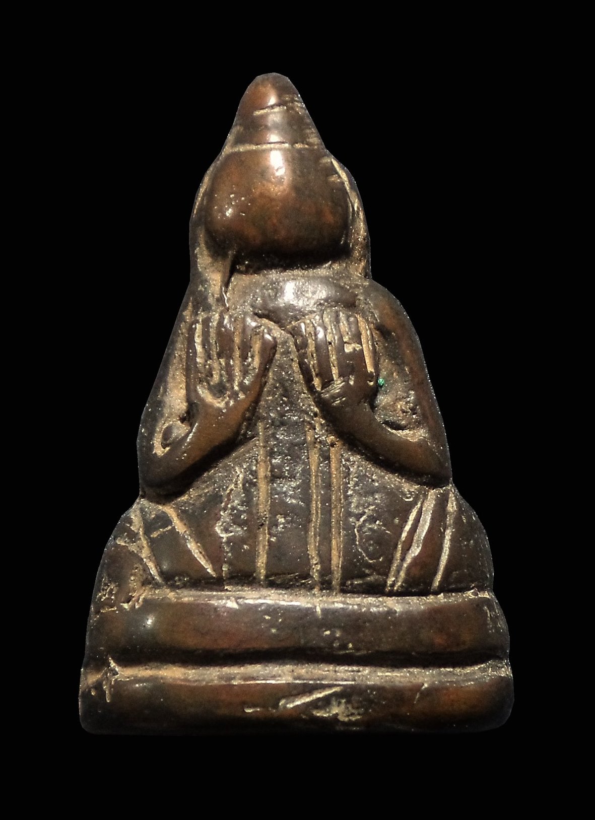 พระปิดตาพิมพ์เศียรแหลม เนื้อสำริด