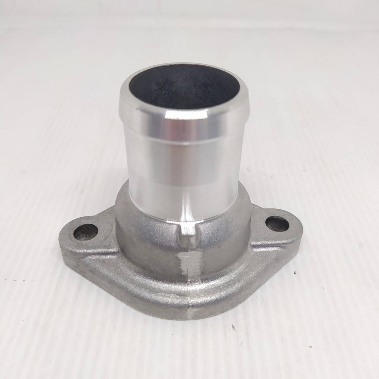 (แท้ศูนย์) คอห่านวาล์วน้ำ ล่าง MITSUBISHI 4D56 / STRADA มิตซูบิชิ สตราด้า / เบอร์ 1305A139 / ยี่ห้อ MITSUBISHI
