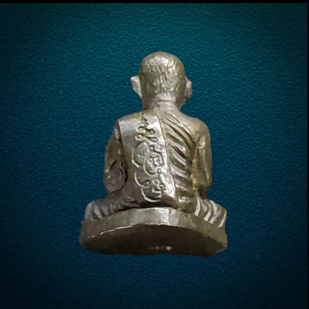 พระหล่อรูปเหมือน พิมพ์จิ๋ว เนื้อนวะ ตอกโค้ต ไม่ทราบที่