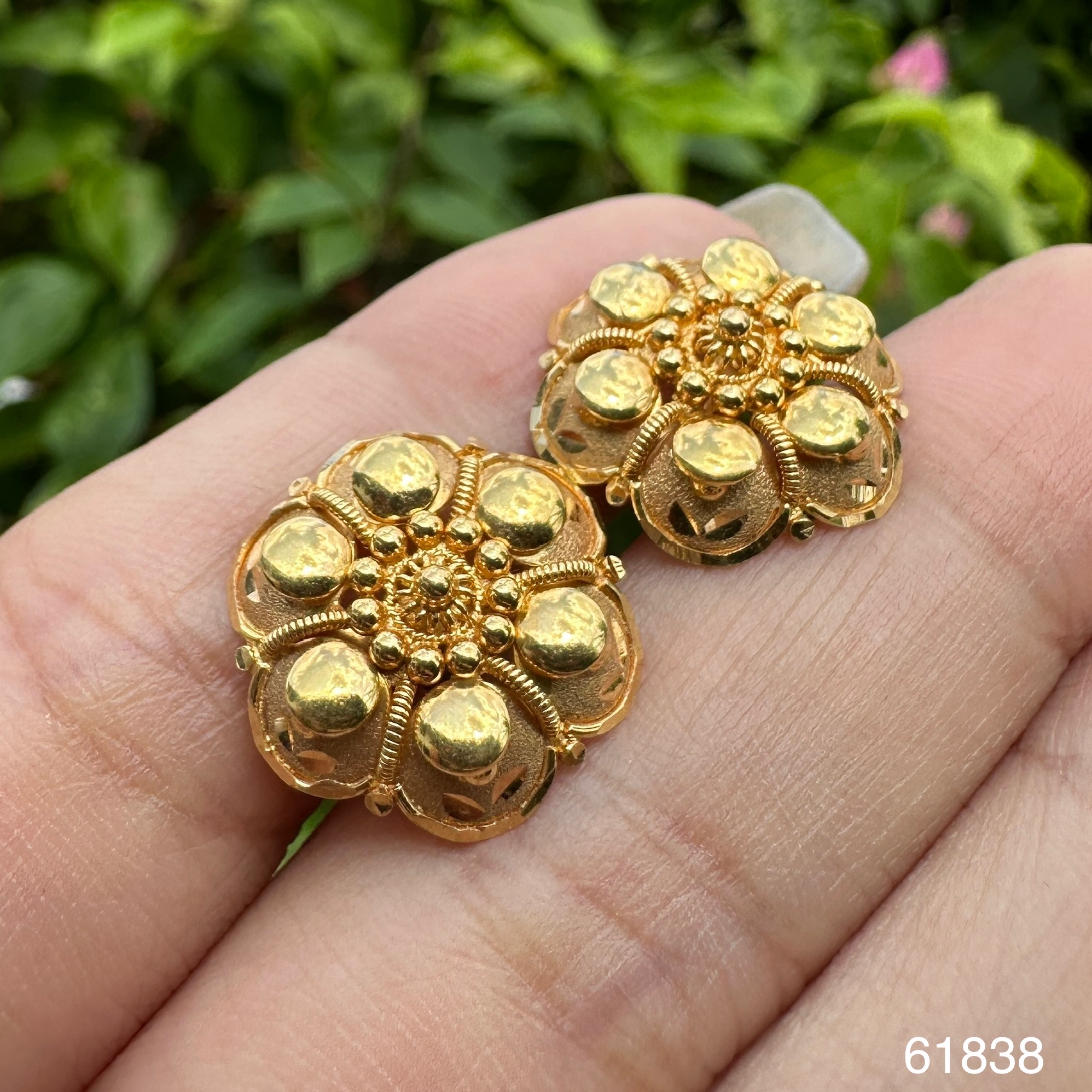 รหัส 61838 ต่างหู ลายลูกฟัก ทอง90 แป้นเกลียว แบบงาน สวยมาก นน. 4.67 g