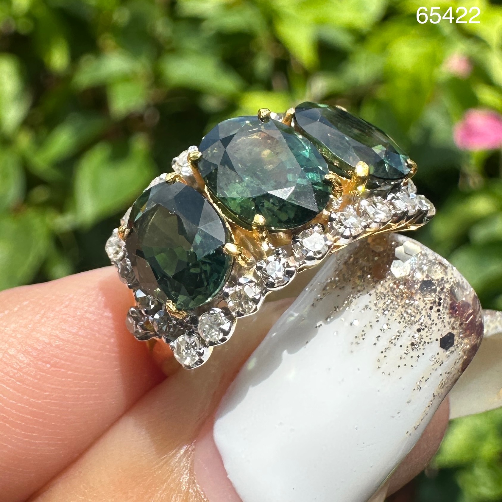 รหัส 65422 แหวน เขียวส่อง จันทบุรี ฝังเพชรกุหลาบ 26 เม็ด 0.26 กะรัต ทอง90 ขนาด 46.5 นน. 4.76 g