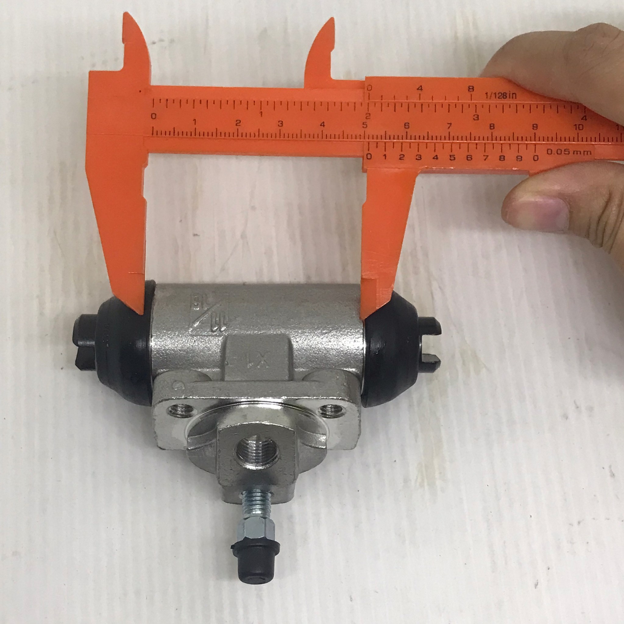 กระบอกเบรคหลัง NISSAN NV / นิสสัน เอ็นวี / ซ้าย/ขวา (11/16) / WNS-199 / 44100-G5100 ยี่ห้อ BOC (Brake Wheel Cylinder)