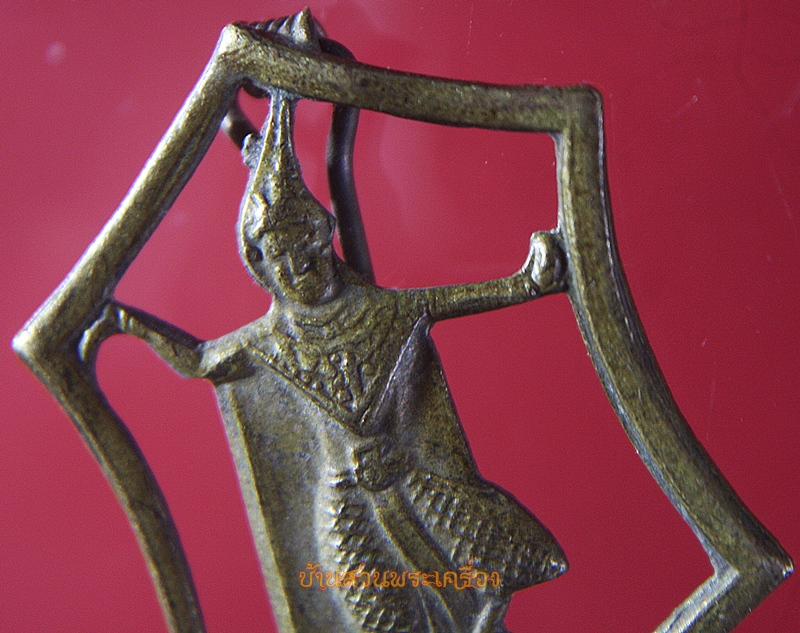 เข็มกลัด นางรำ สวยเก่า