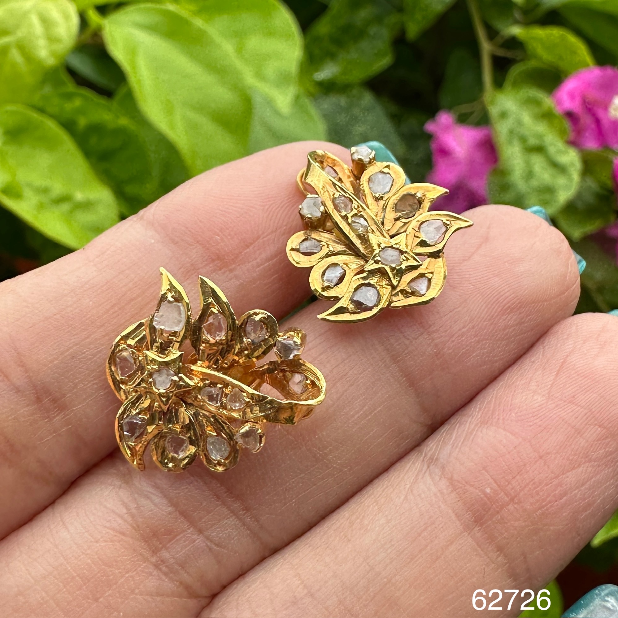 รหัส 62726 ต่างหู เพชรซีก กระจุกดอกไม้ ทอง90 งานเก่า หลุดจำนำ สวยมาก นน. 4.60 g