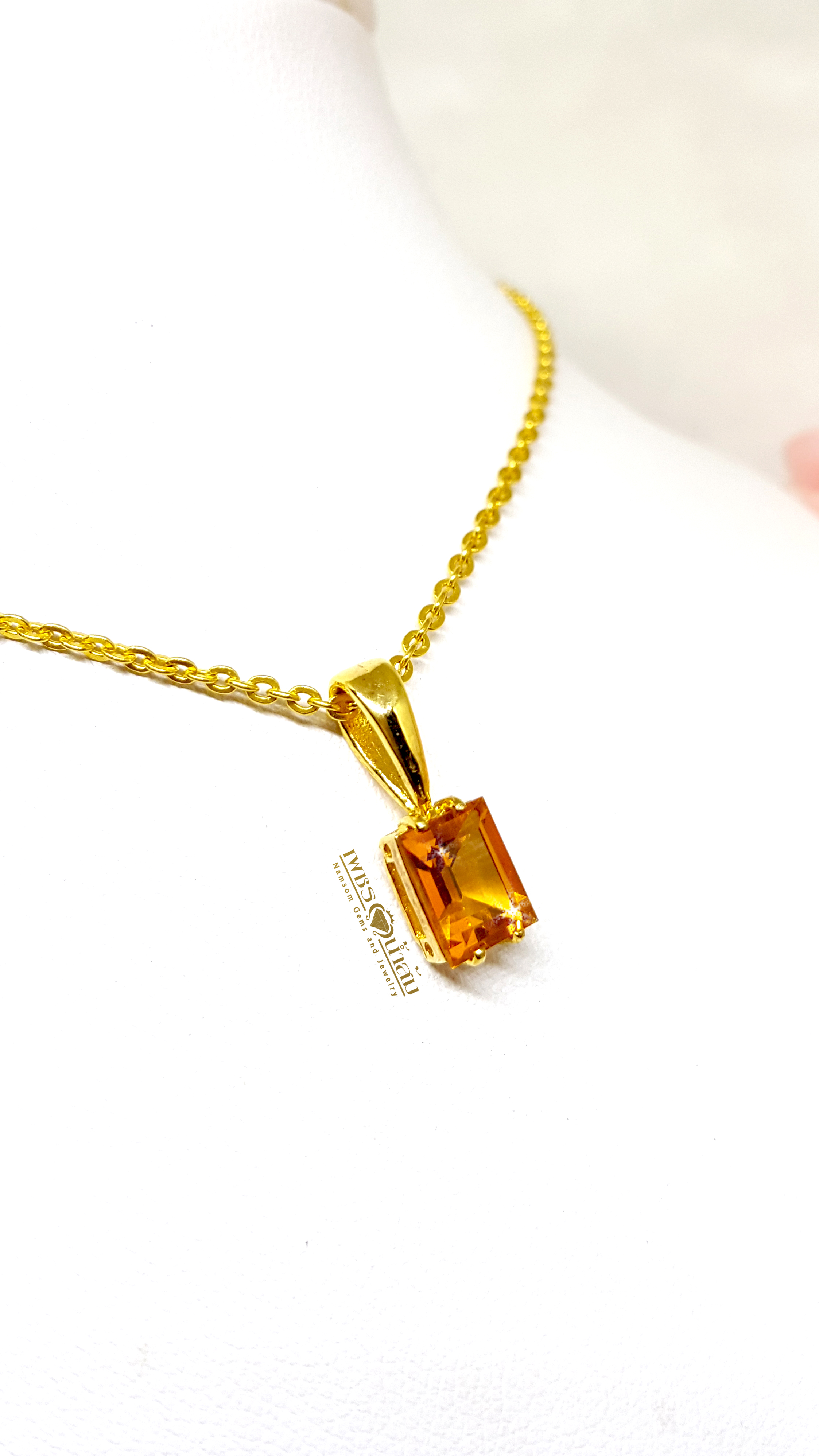 จี้พลอย Yellow Citrine ชิ้นเล็ก เจียรทรงเหลียม เรียบง่าย สวมใส่เพื่มสิริมงคล