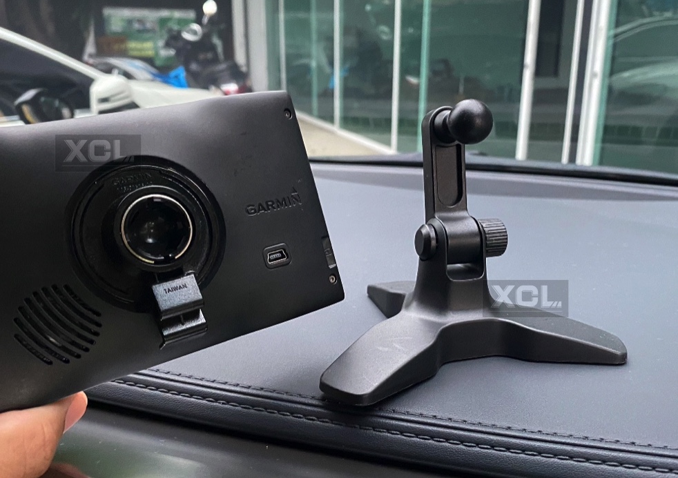 Garmin Holder Tripod ที่ตั้งจีพีเอสการ์มินหน้าคอนโซลรถ คล้ายฐานทราย แต่สวยงามและทันสมัยกว่า